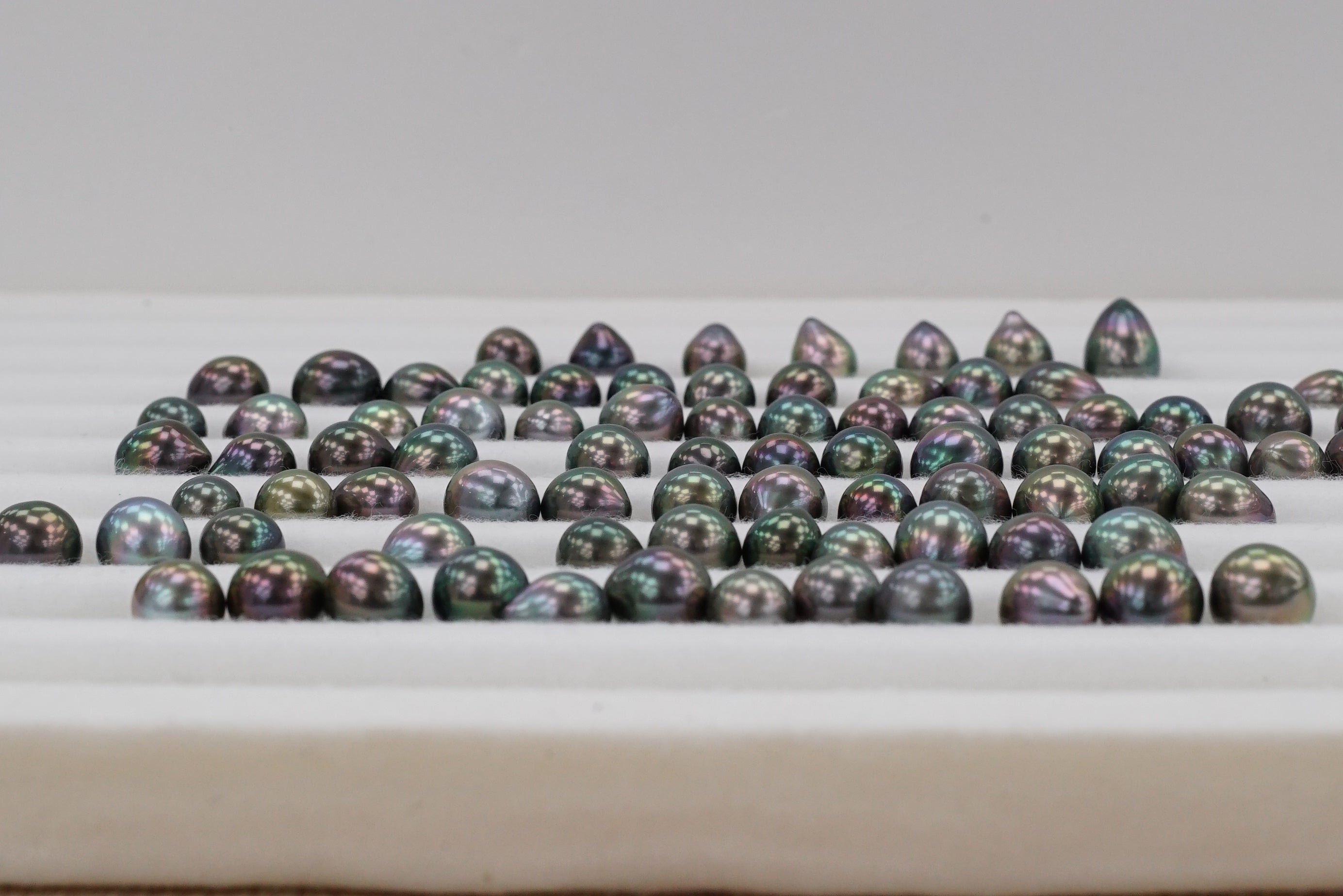What Color is Tahitian Pearls?