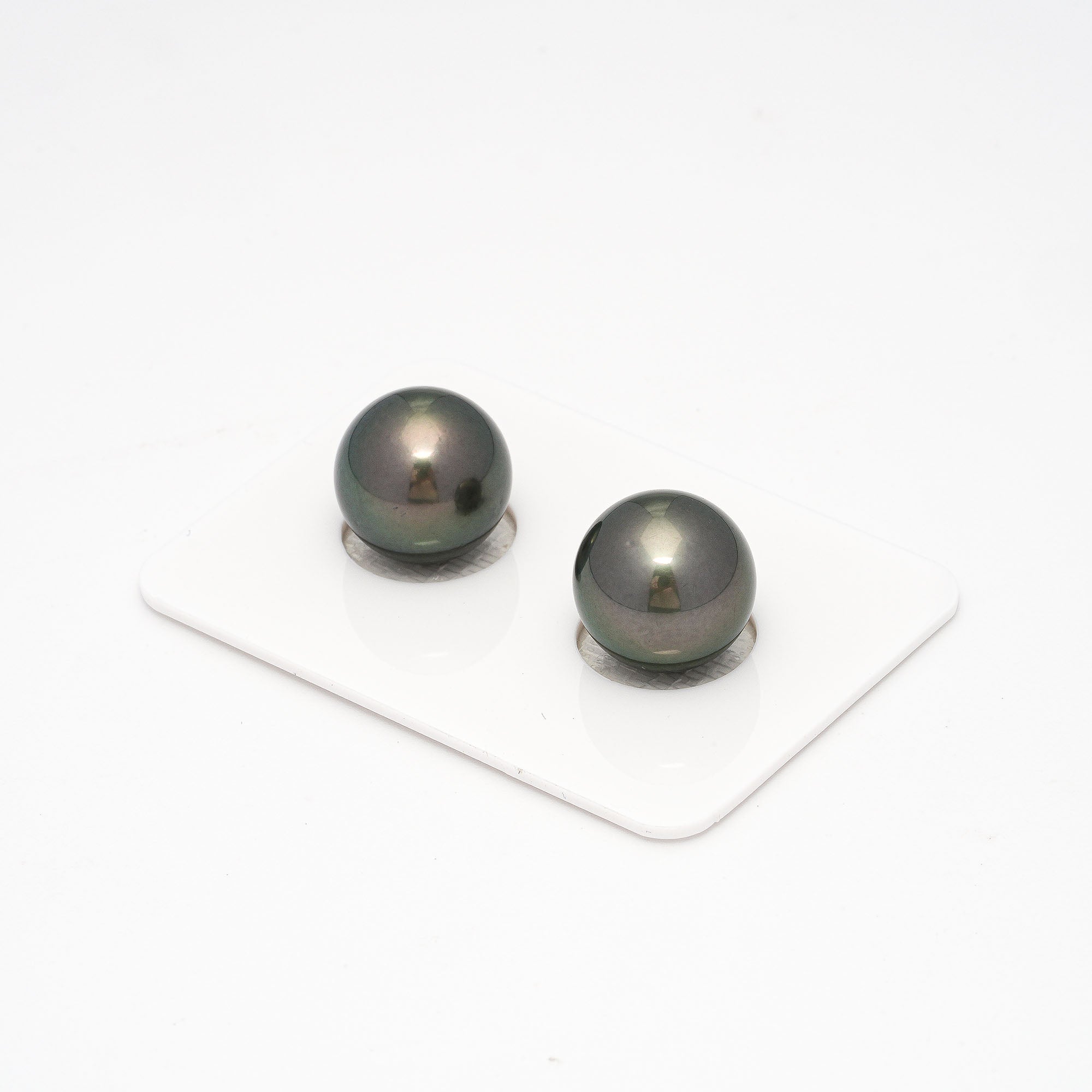 2pcs Light Green 12.3-12.4mm - SR AAA/AA Quality Tahitian Pearl Pair ER1282