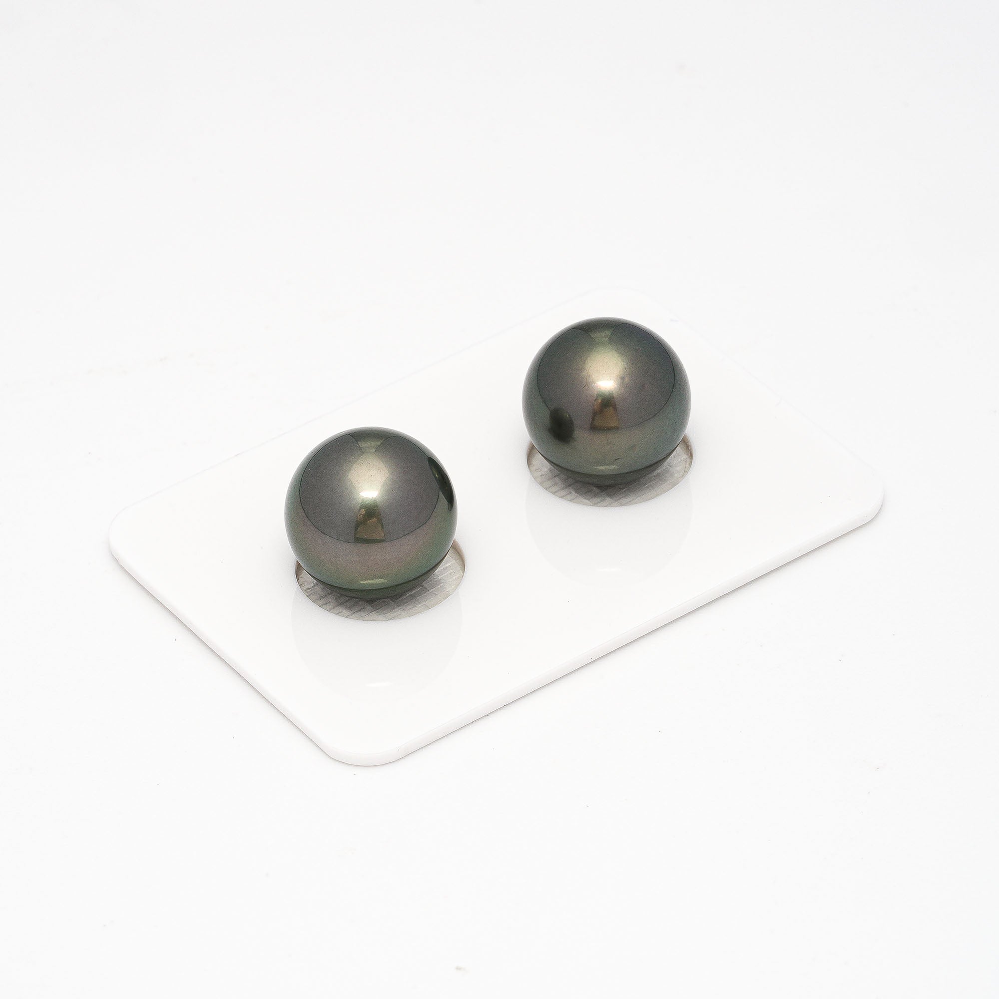 2pcs Light Green 12.3-12.4mm - SR AAA/AA Quality Tahitian Pearl Pair ER1282