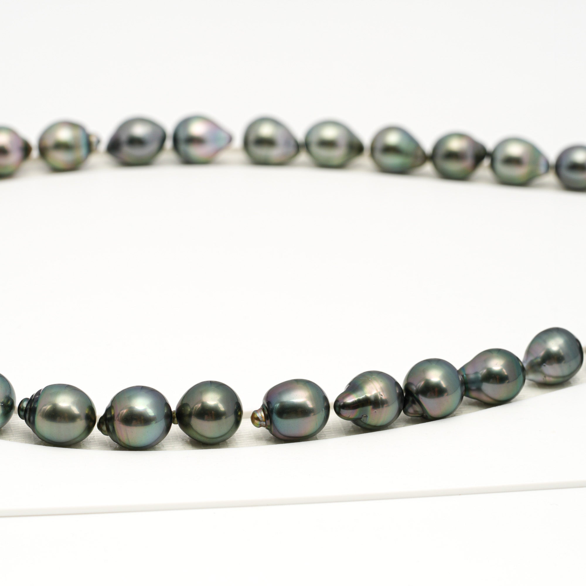 34pcs Green 9-11mm - CL/SB AAA/AA Quality Tahitian Pearl Necklace NL1714 TH5