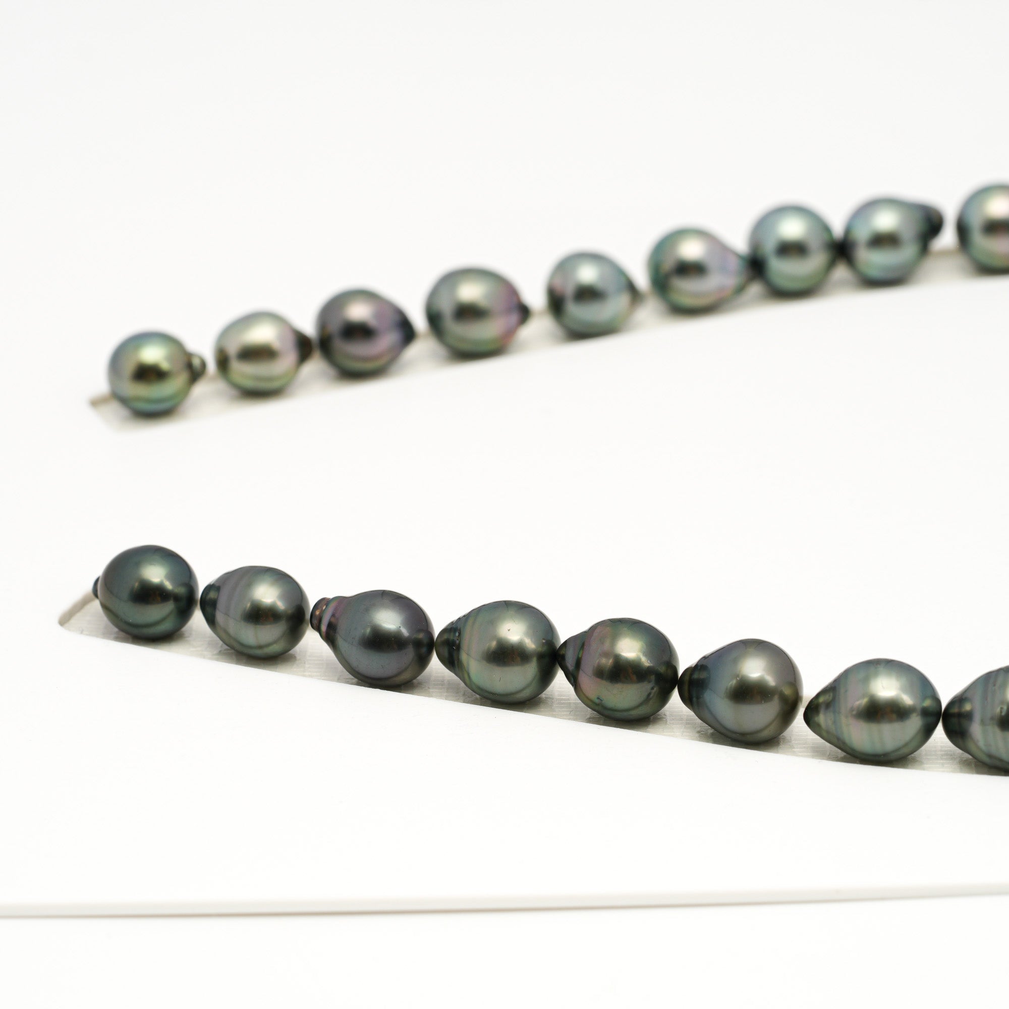 34pcs Green 9-11mm - CL/SB AAA/AA Quality Tahitian Pearl Necklace NL1714 TH5