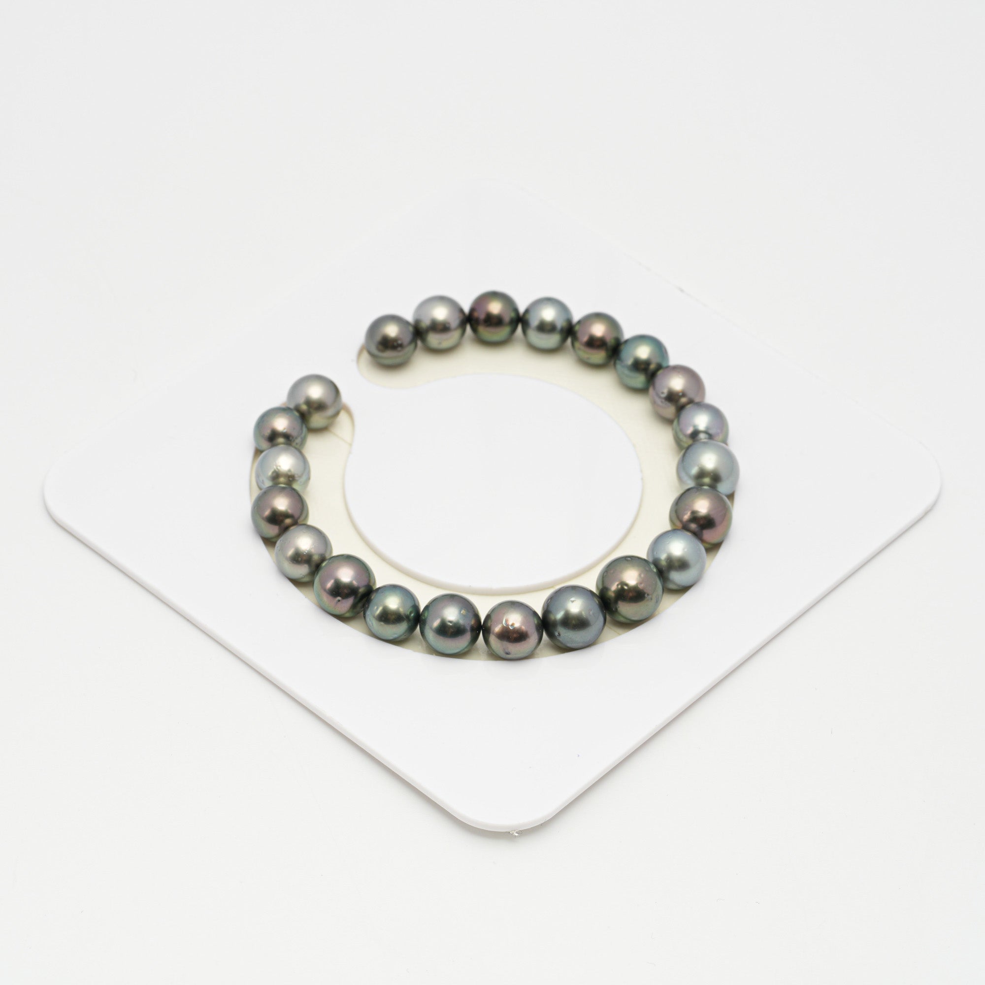 22pcs Green Mix 8-9mm - RSR AA Quality Tahitian Pearl Bracelet BR2117