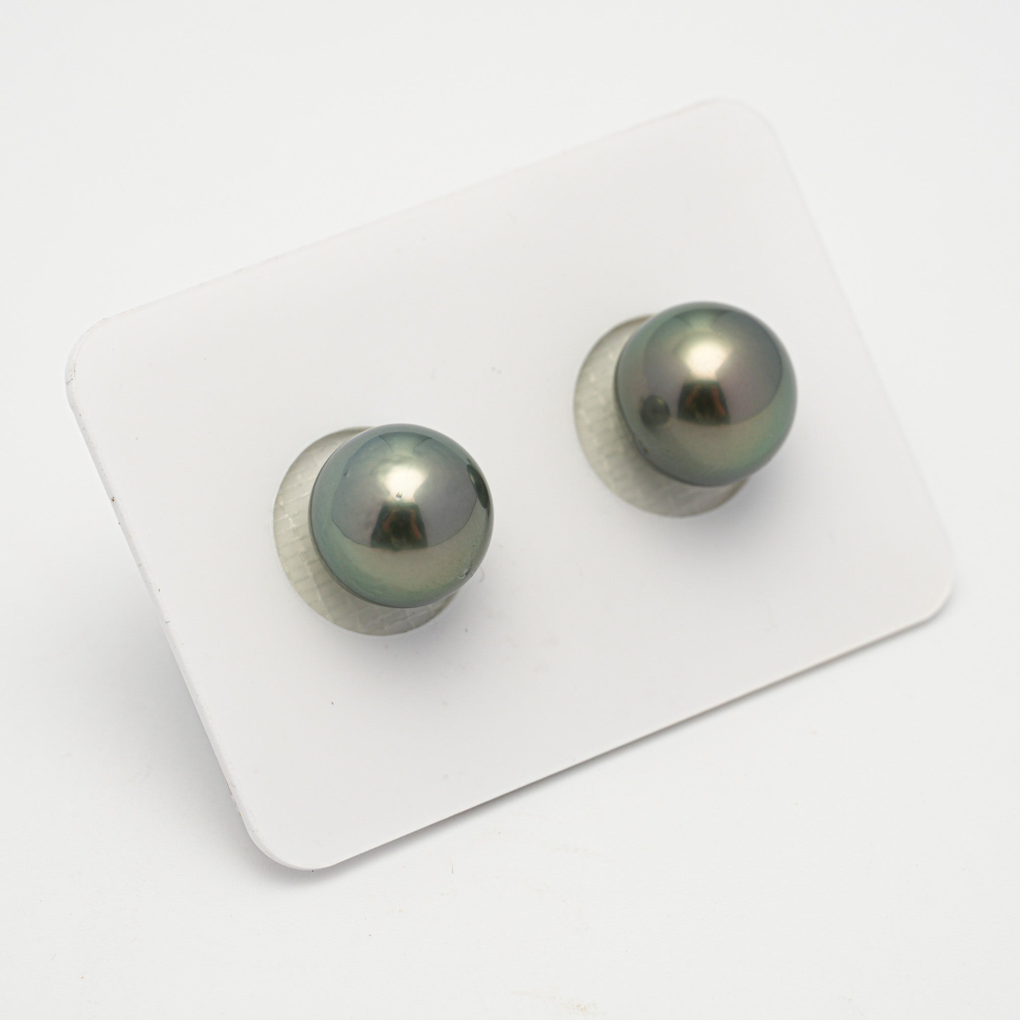 2pcs Green 10.6-10.9mm - NR AAA/AA Quality Tahitian Pearl Pair ER1621 OR11