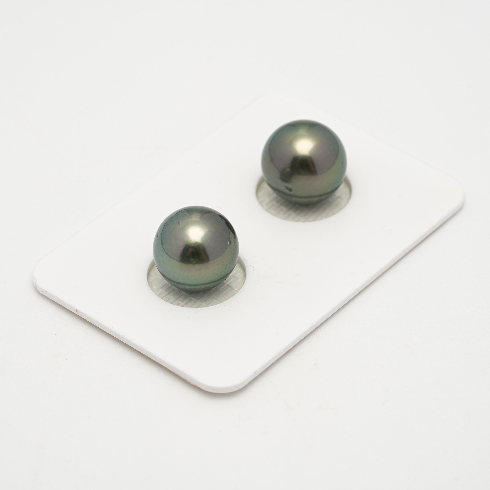 2pcs Green 10.6-10.9mm - NR AAA/AA Quality Tahitian Pearl Pair ER1621 OR11