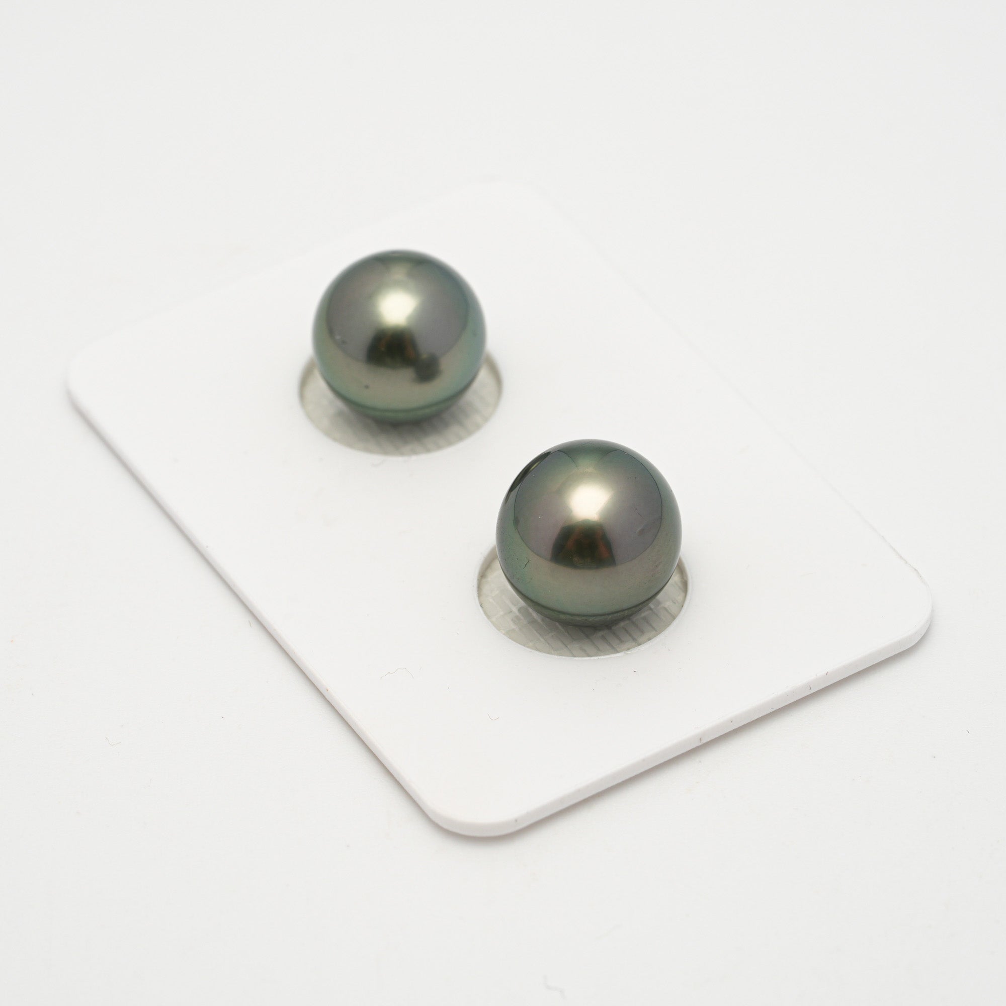 2pcs Green 10.6-10.9mm - NR AAA/AA Quality Tahitian Pearl Pair ER1621 OR11