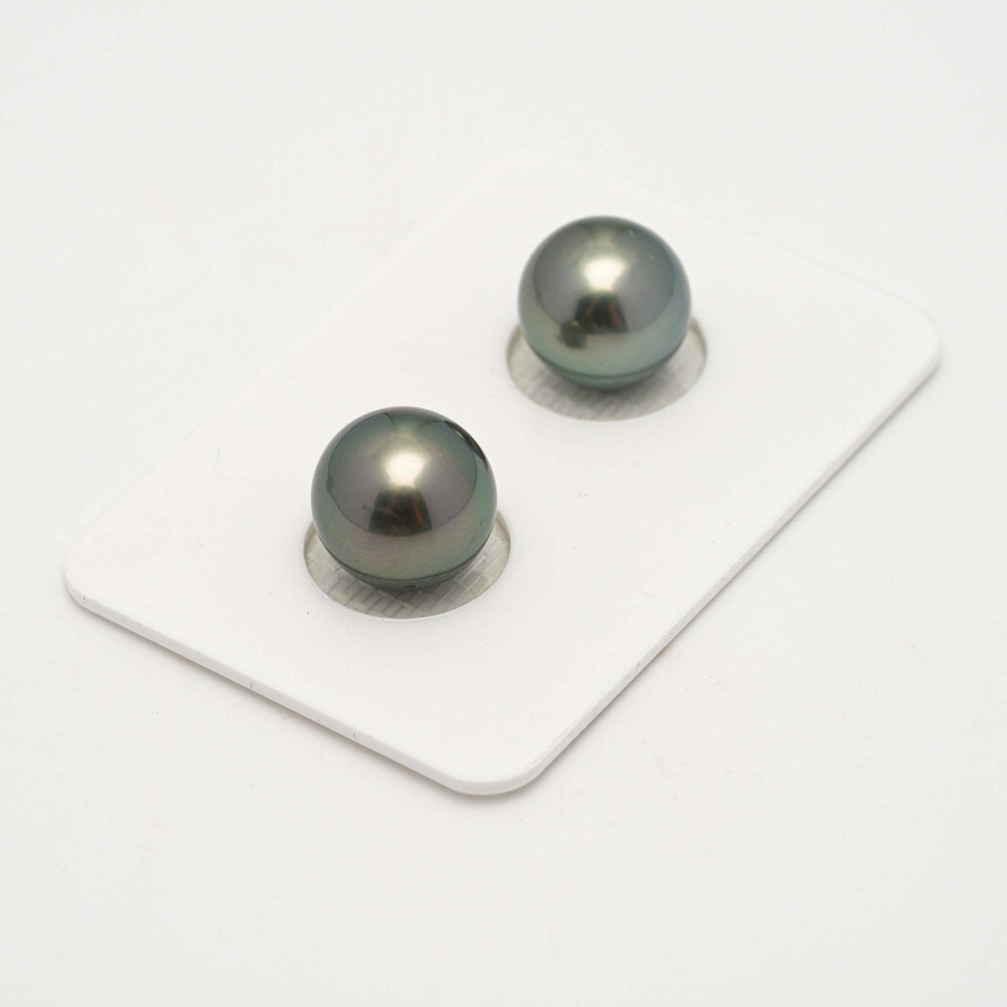 2pcs Green 10.6-10.9mm - NR AAA/AA Quality Tahitian Pearl Pair ER1621 OR11