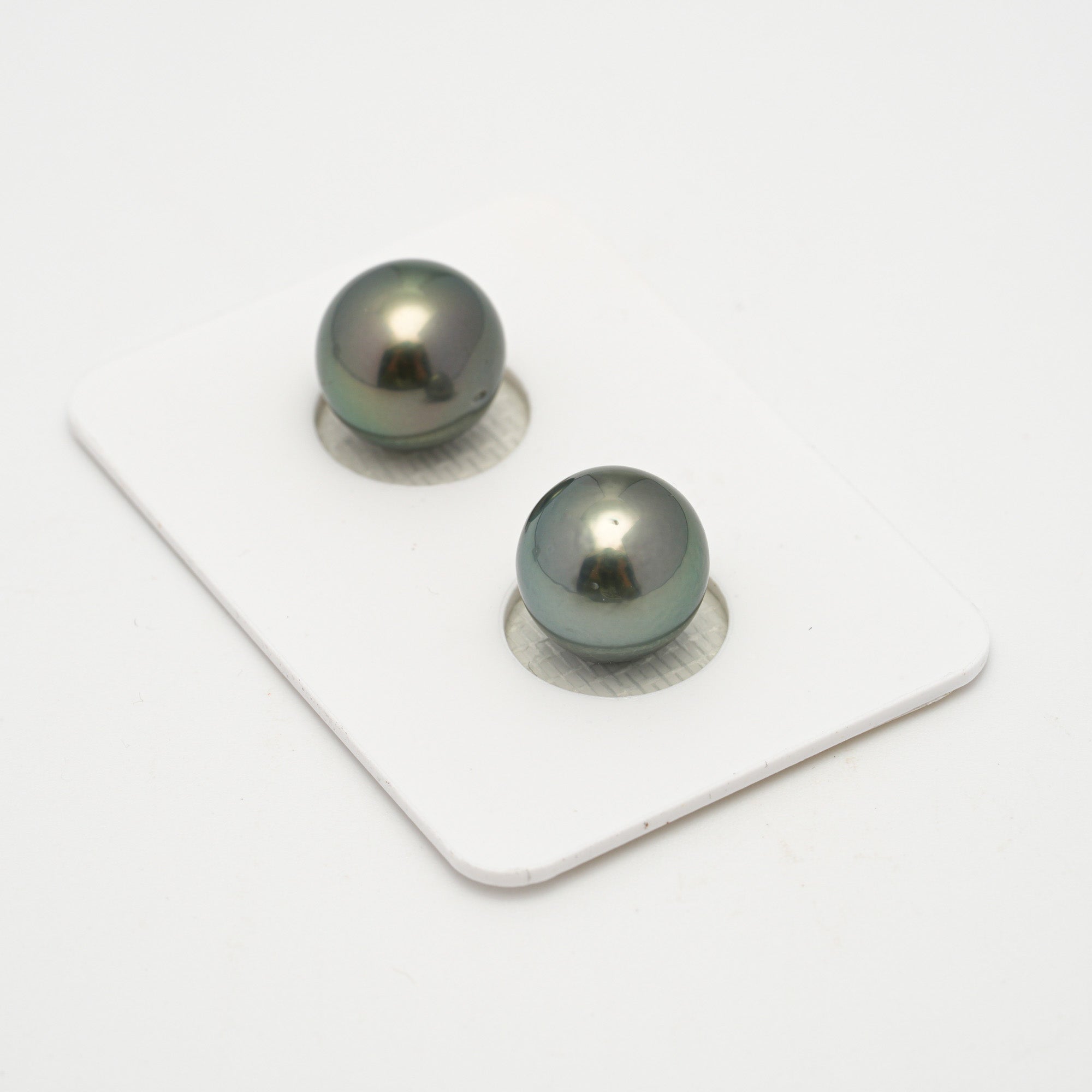 2pcs Green 10.6-10.9mm - NR AAA/AA Quality Tahitian Pearl Pair ER1621 OR11