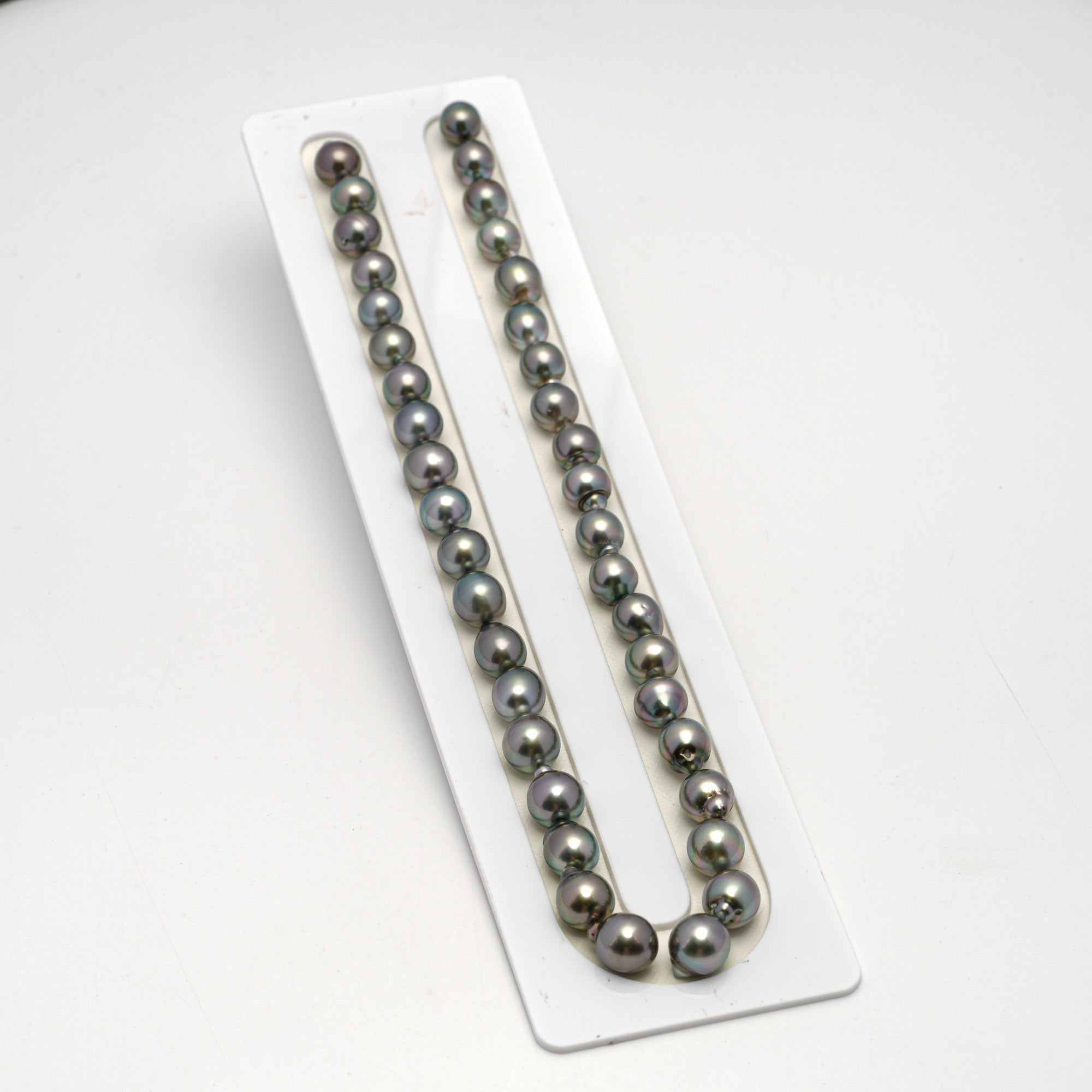 39pcs Light Green 9-11mm - SB AAA Quality Tahitian Pearl Necklace NL1534