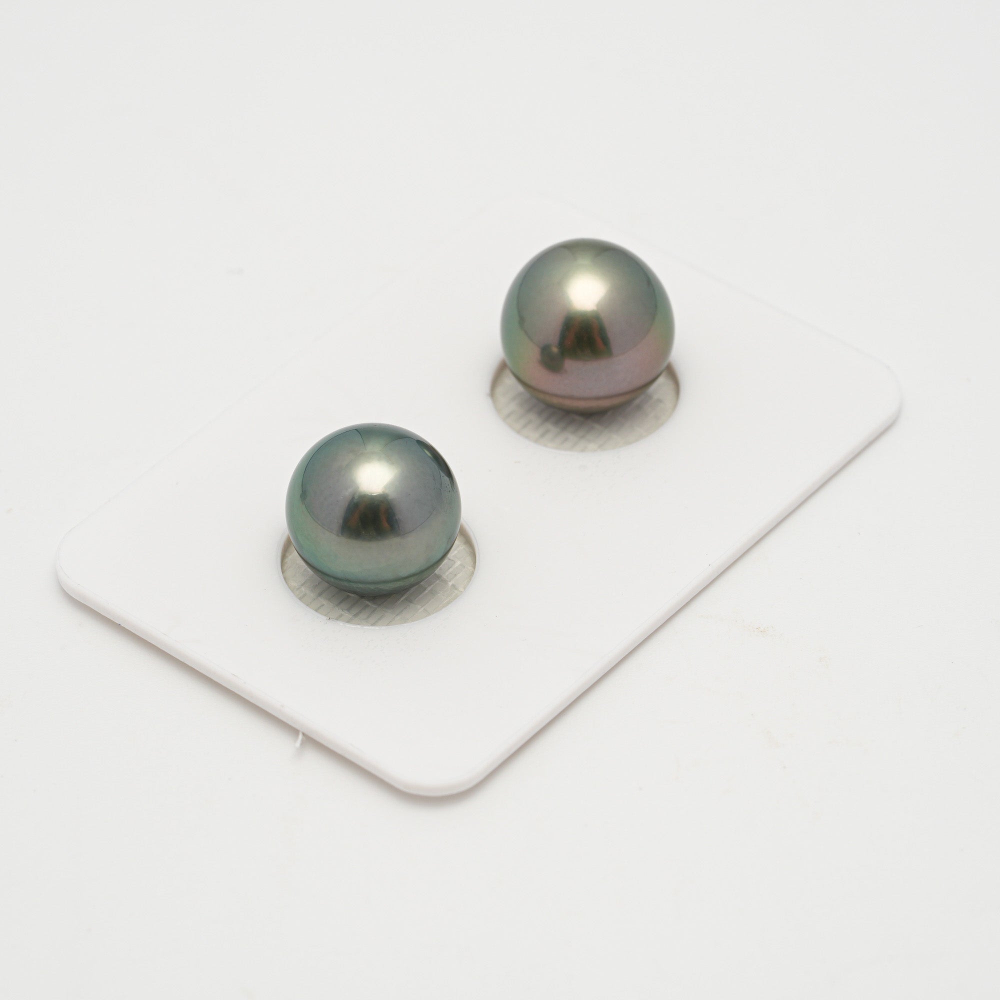 2pcs Green 10.9-11.3mm - SR/NR AAA Quality Tahitian Pearl Pair ER1615 OR11
