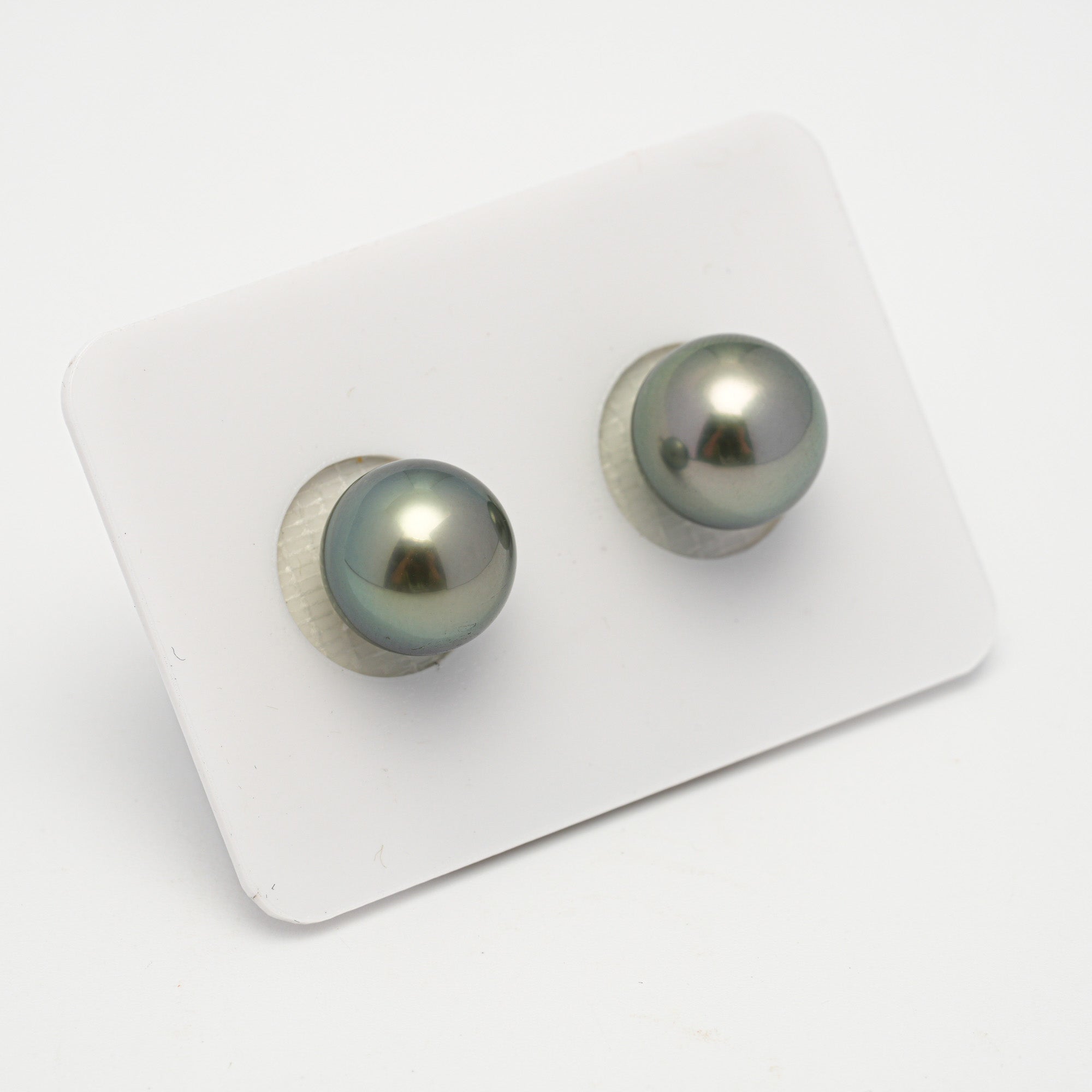 2pcs Green 10.6-10.9mm - SR AAA Quality Tahitian Pearl Pair ER1626 OR11