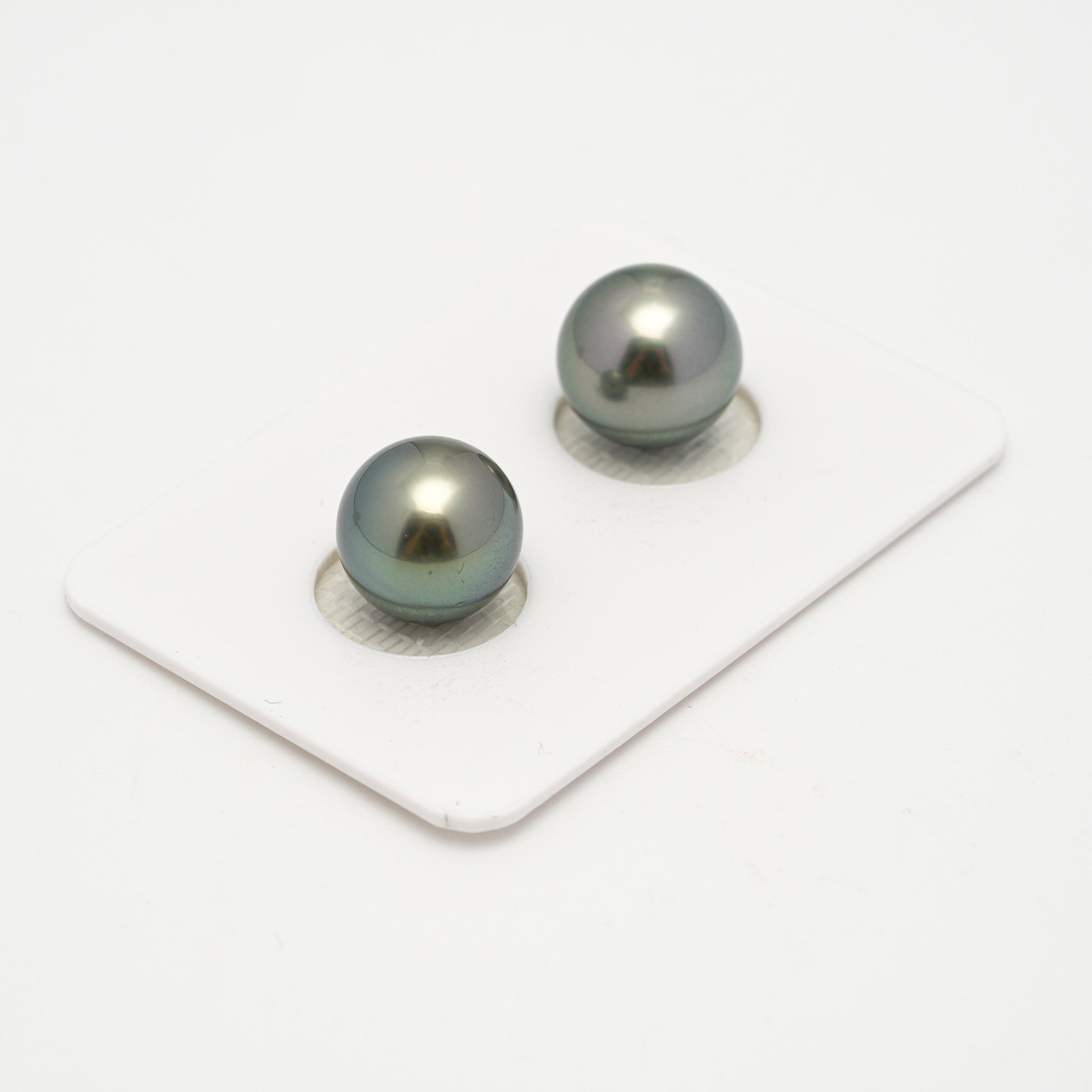 2pcs Green 10.6-10.9mm - SR AAA Quality Tahitian Pearl Pair ER1626 OR11