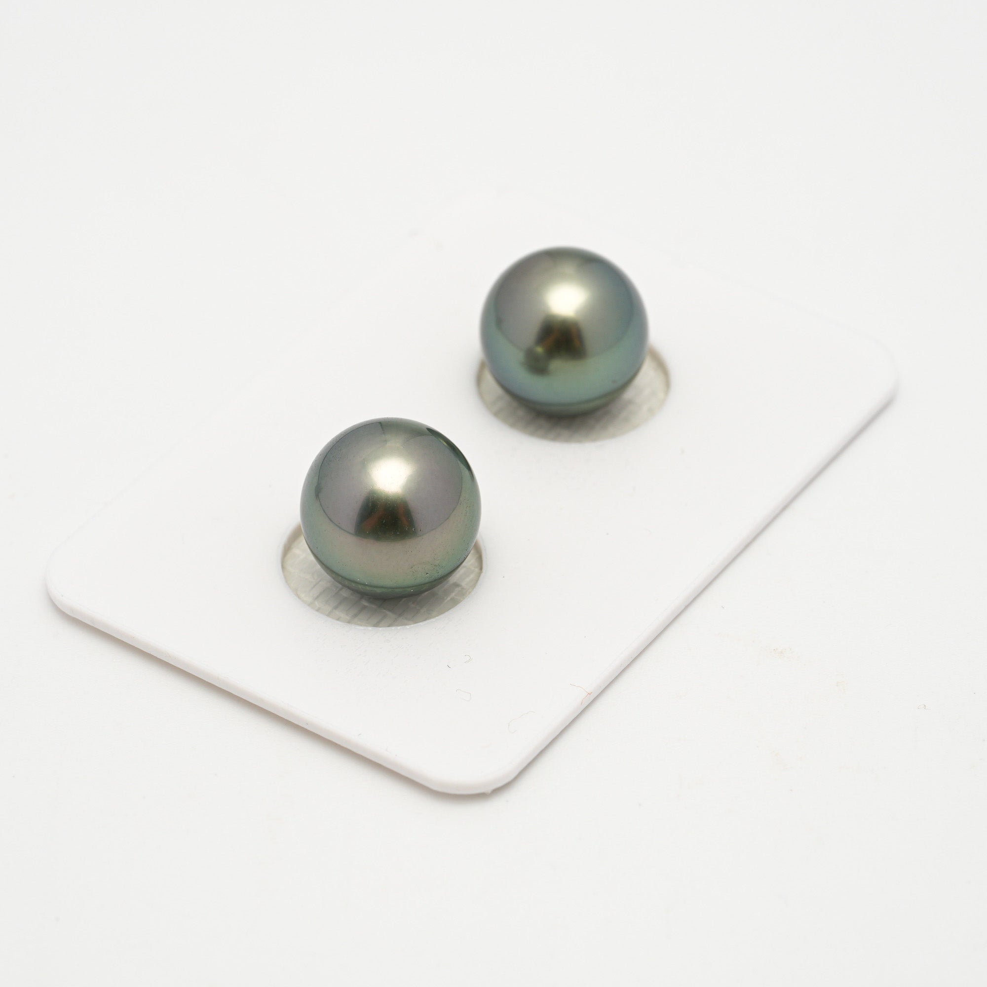 2pcs Green 10.6-10.9mm - SR AAA Quality Tahitian Pearl Pair ER1626 OR11