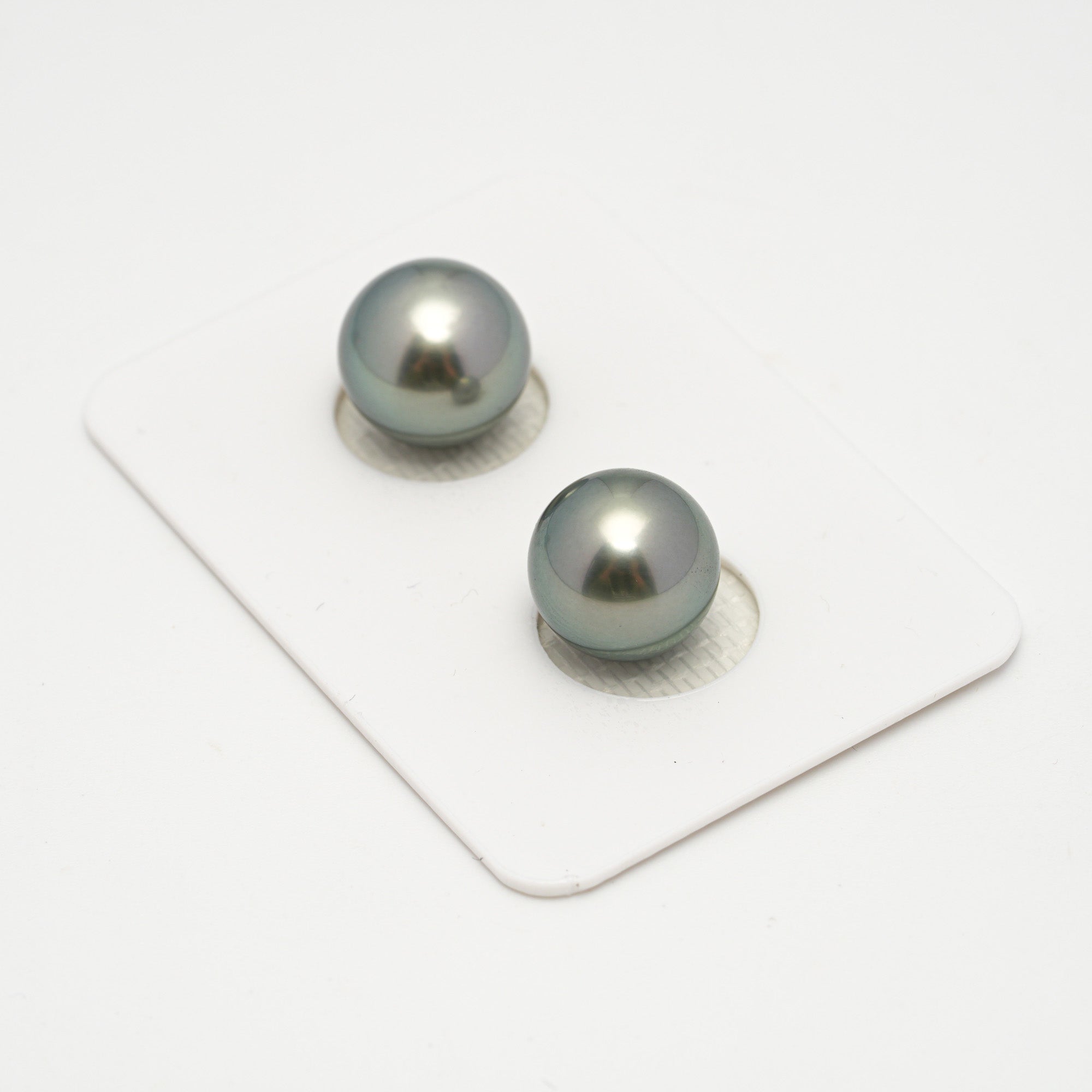 2pcs Light Green 10.5-11mm - RSR AAA Quality Tahitian Pearl Pair ER1625 OR11