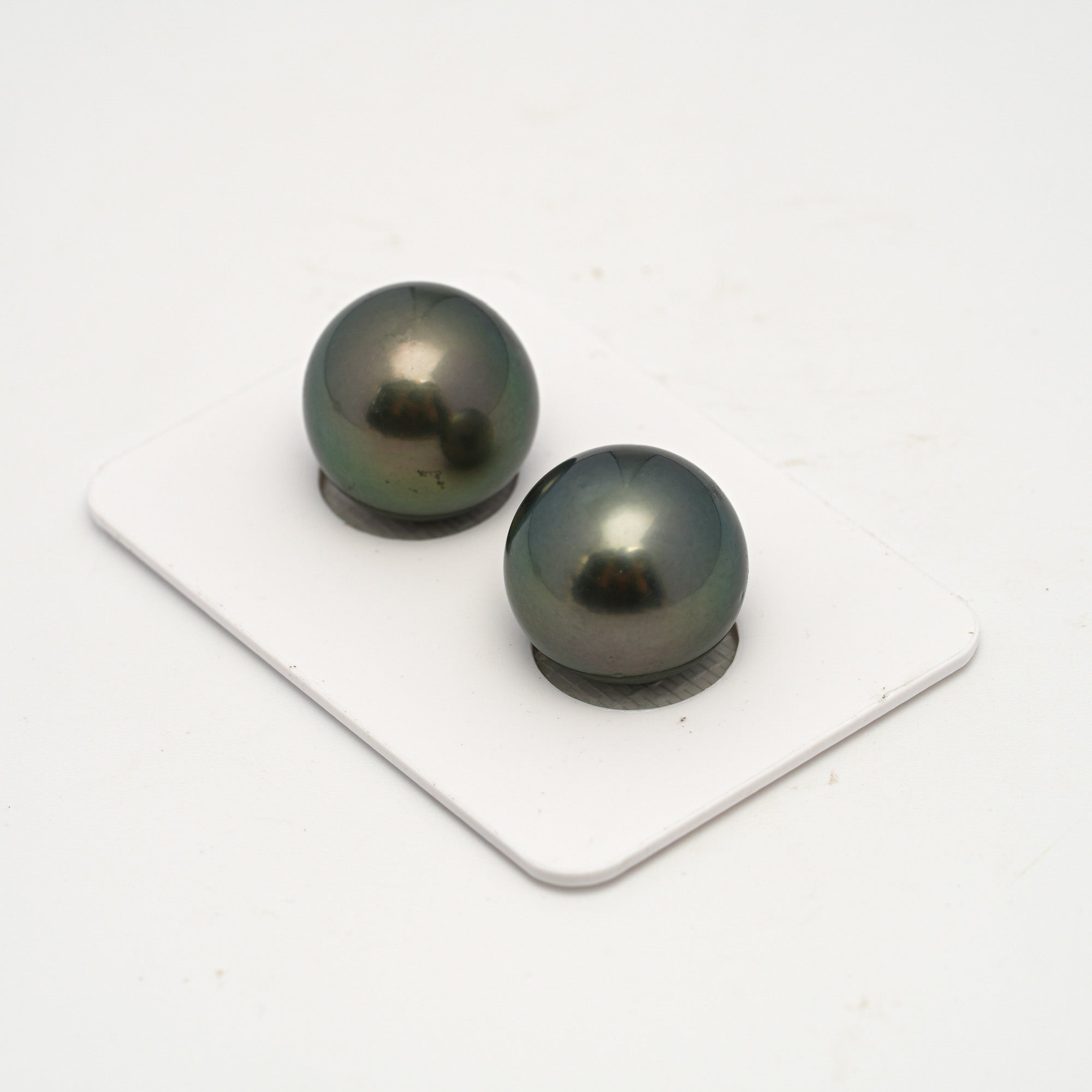 2pcs Green 14-14.3mm - SR AAA/AA Quality Tahitian Pearl Pair ER1706 HL4