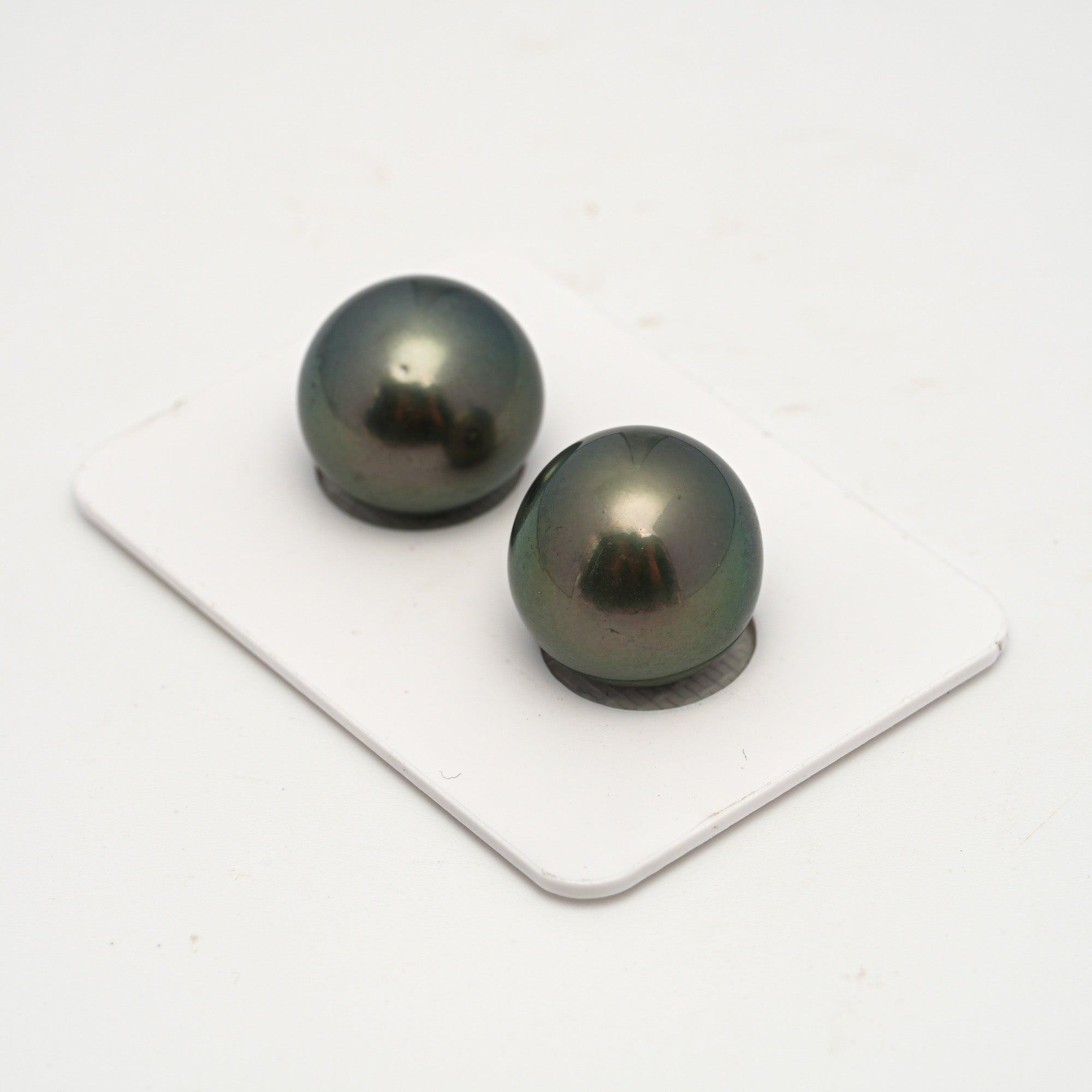 2pcs Green 14-14.3mm - SR AAA/AA Quality Tahitian Pearl Pair ER1706 HL4