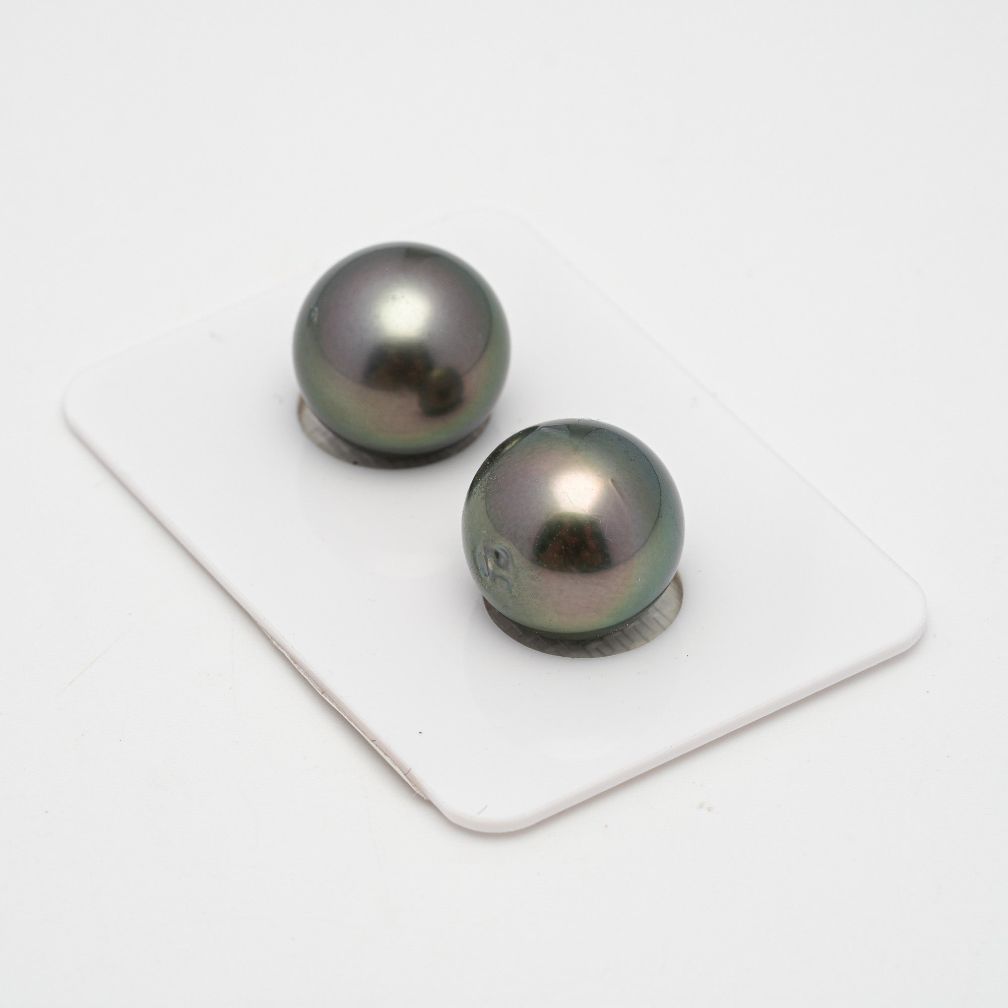 2pcs Green 13.5-13.7mm - SR/NR AAA/AA Quality Tahitian Pearl Pair ER1448 OR6