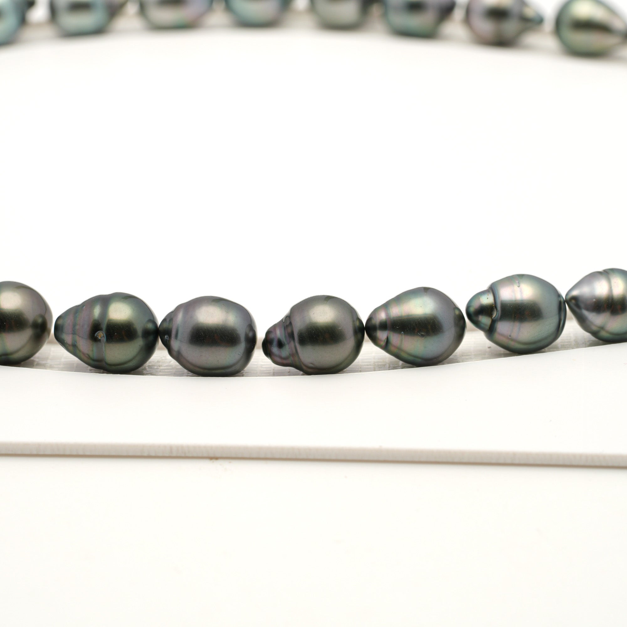 35pcs Light Green 8-11mm - SB/CL AAA Quality Tahitian Pearl Necklace NL1793 LP4