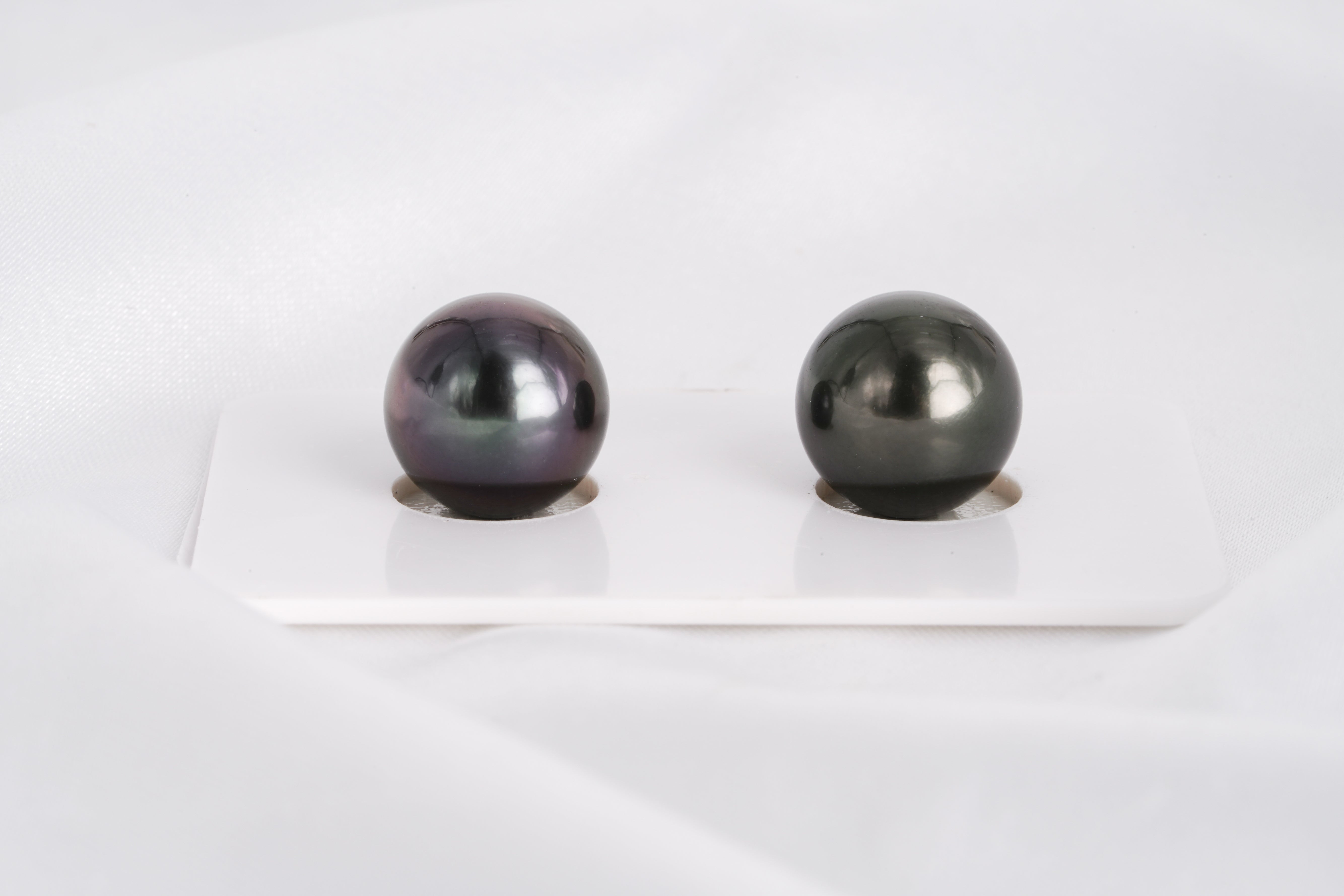 Dark Matched Pair - Round 11mm AAA quality Tahitian Pearl - Loose Pearl jewelry wholesale