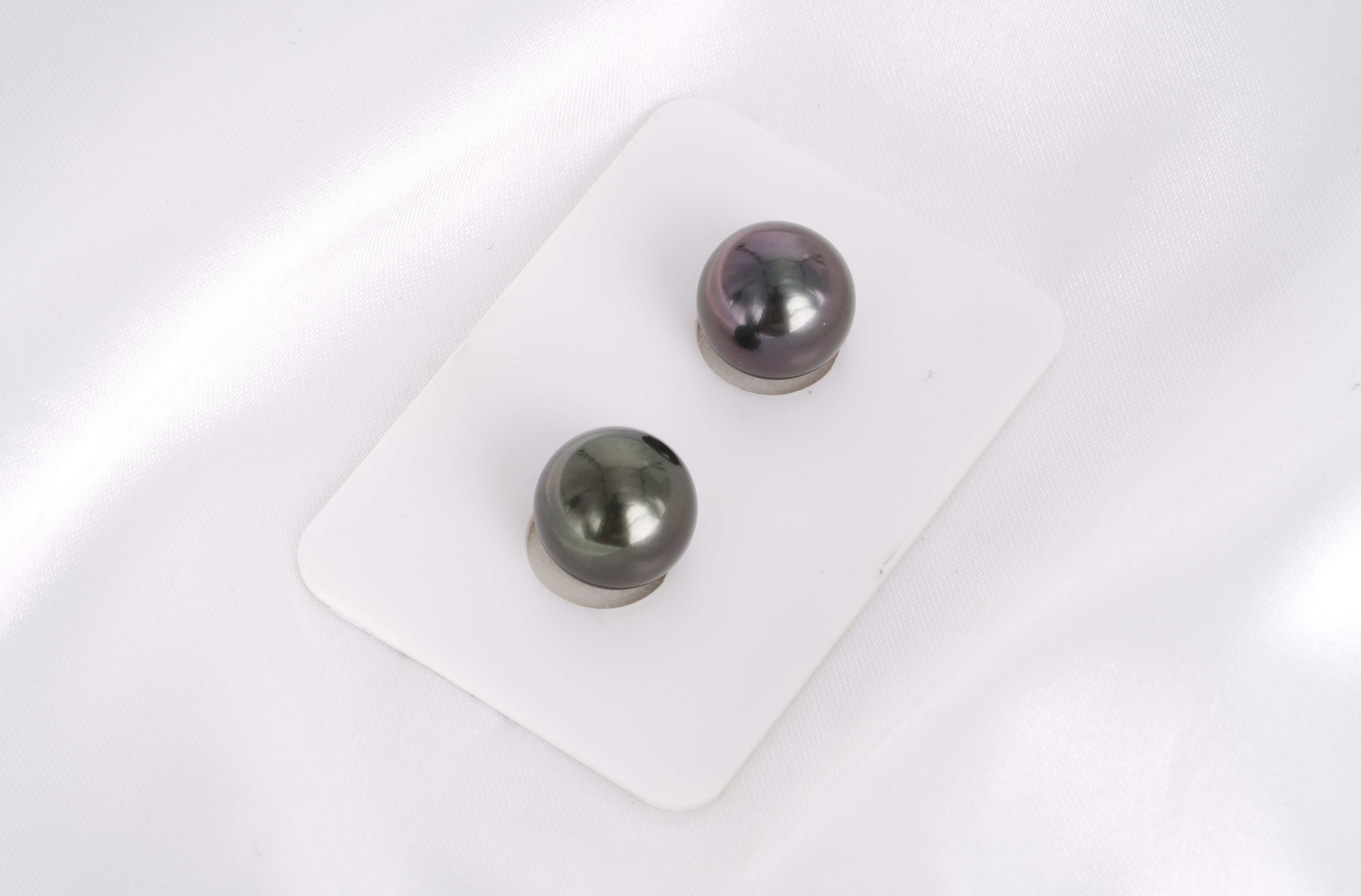 Dark Matched Pair - Round 11mm AAA quality Tahitian Pearl - Loose Pearl jewelry wholesale
