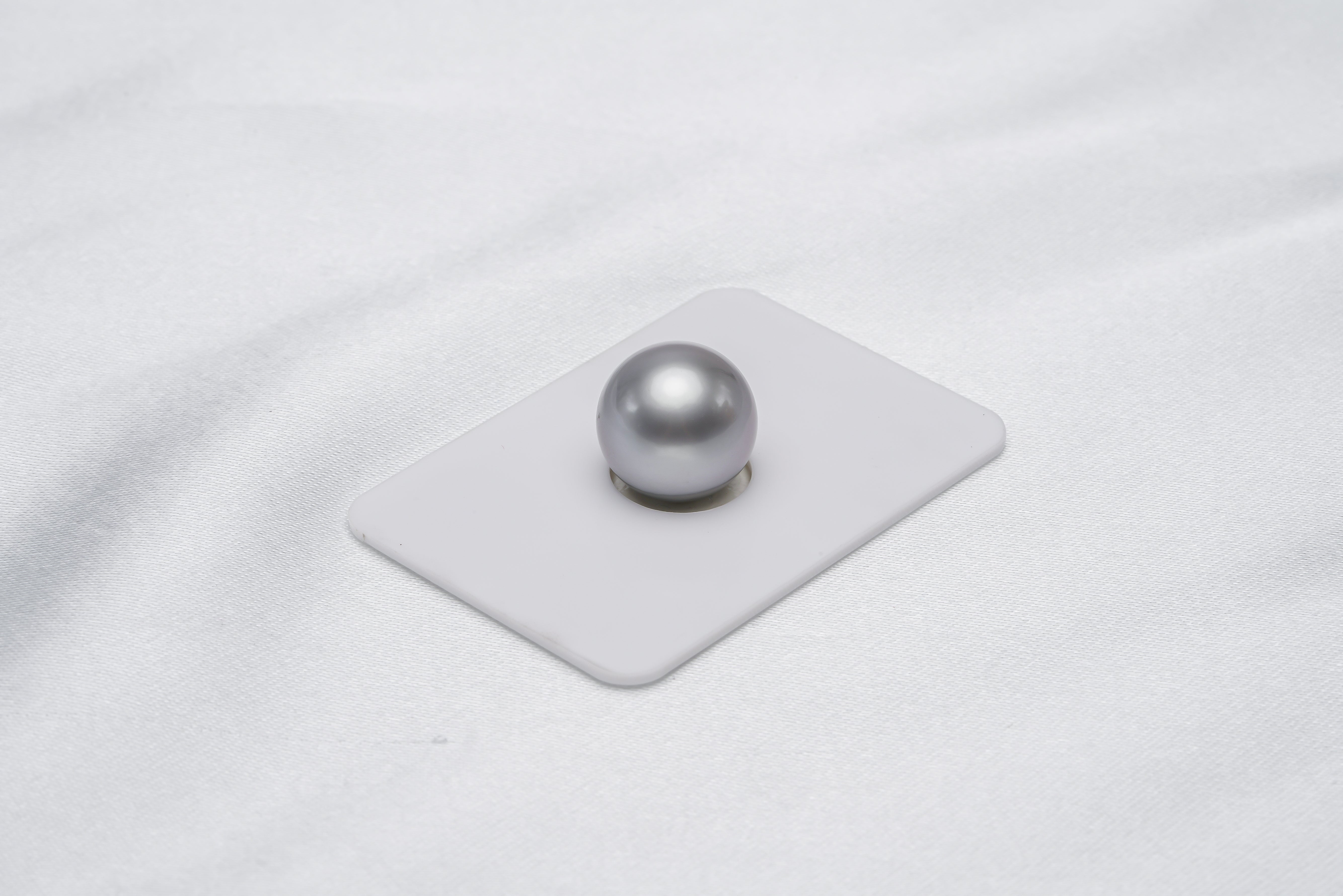 Grey Single Pearl - Round 13.7mm AAA quality Tahitian Pearl - Loose Pearl jewelry wholesale