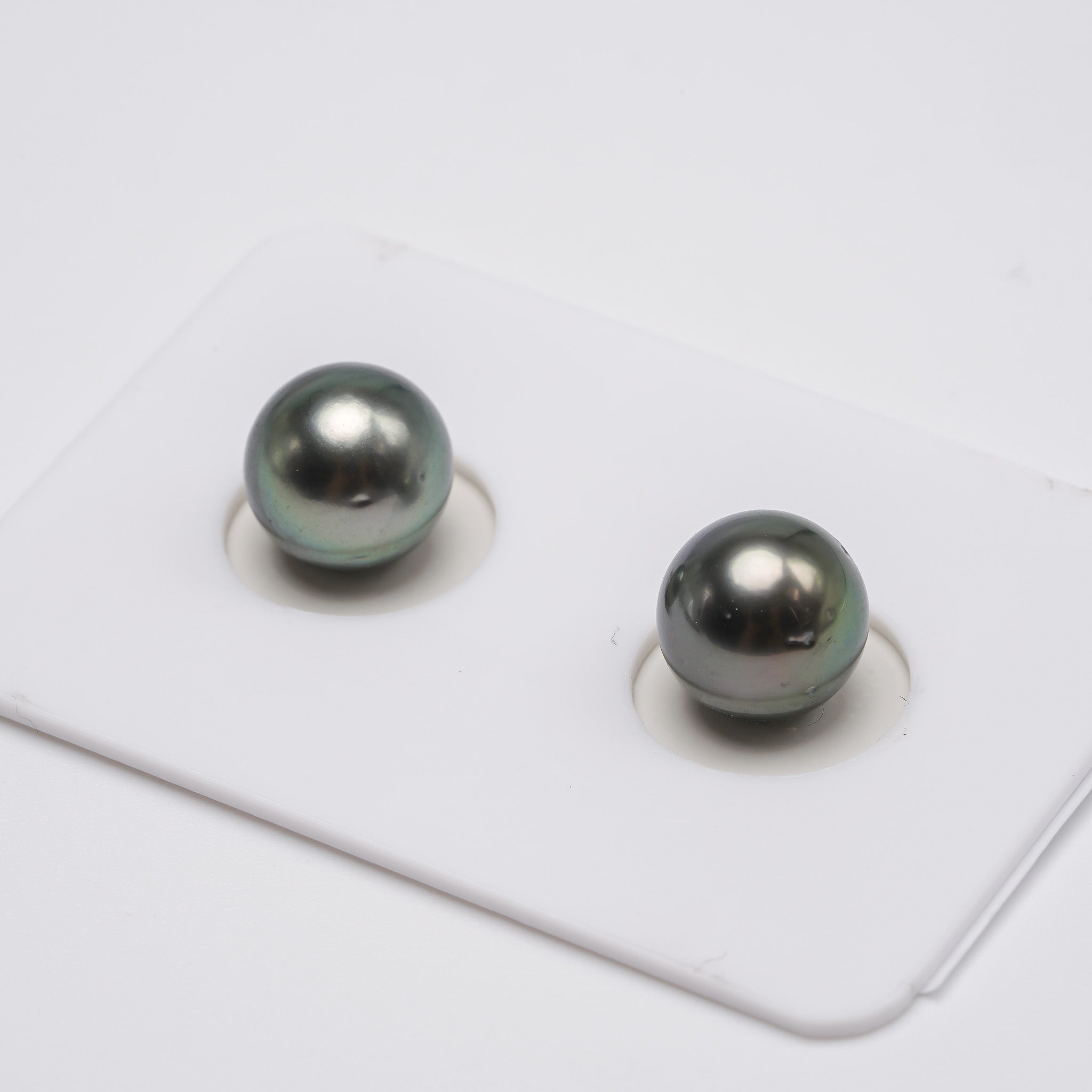 2pcs Light Green 9.2-9.4mm - RSR AA Quality Tahitian Pearl Pair ER1093