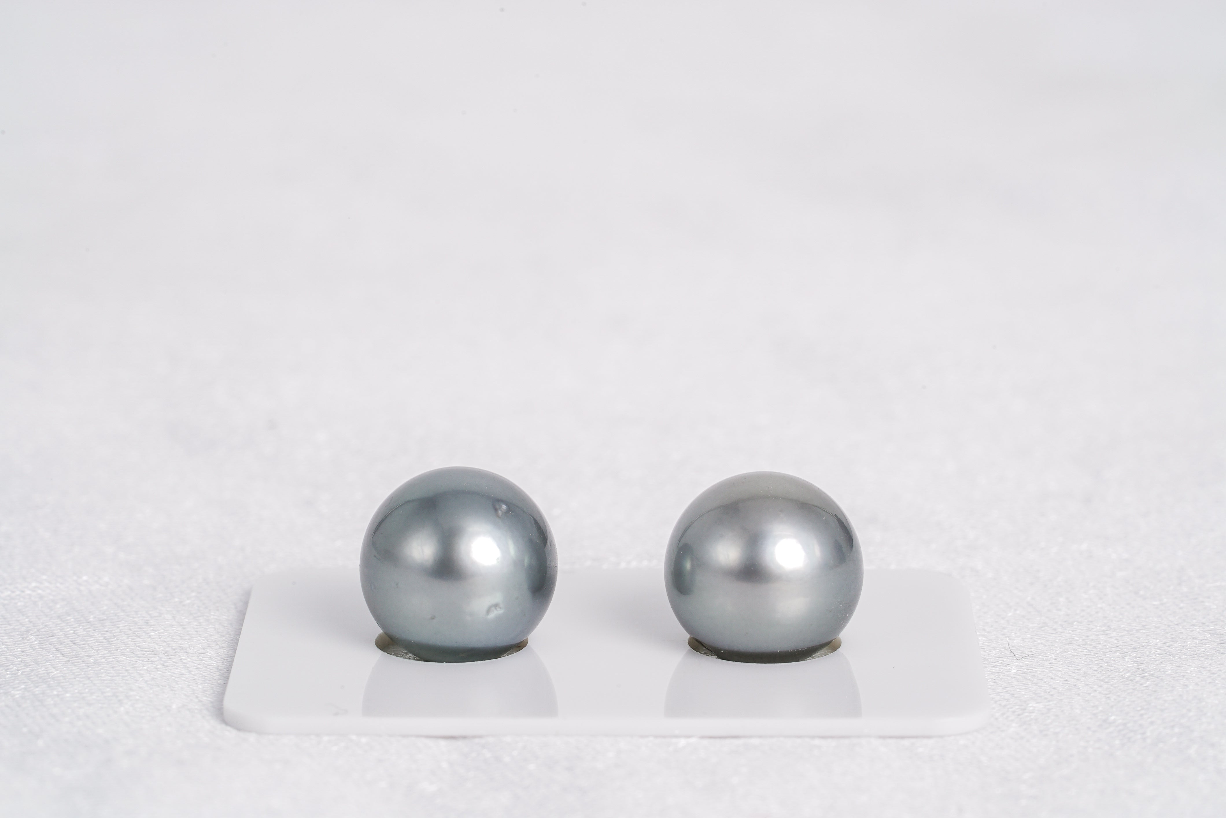 Silver Matched Pair - Round 13mm AAA/AA quality Tahitian Pearl - Loose Pearl jewelry wholesale