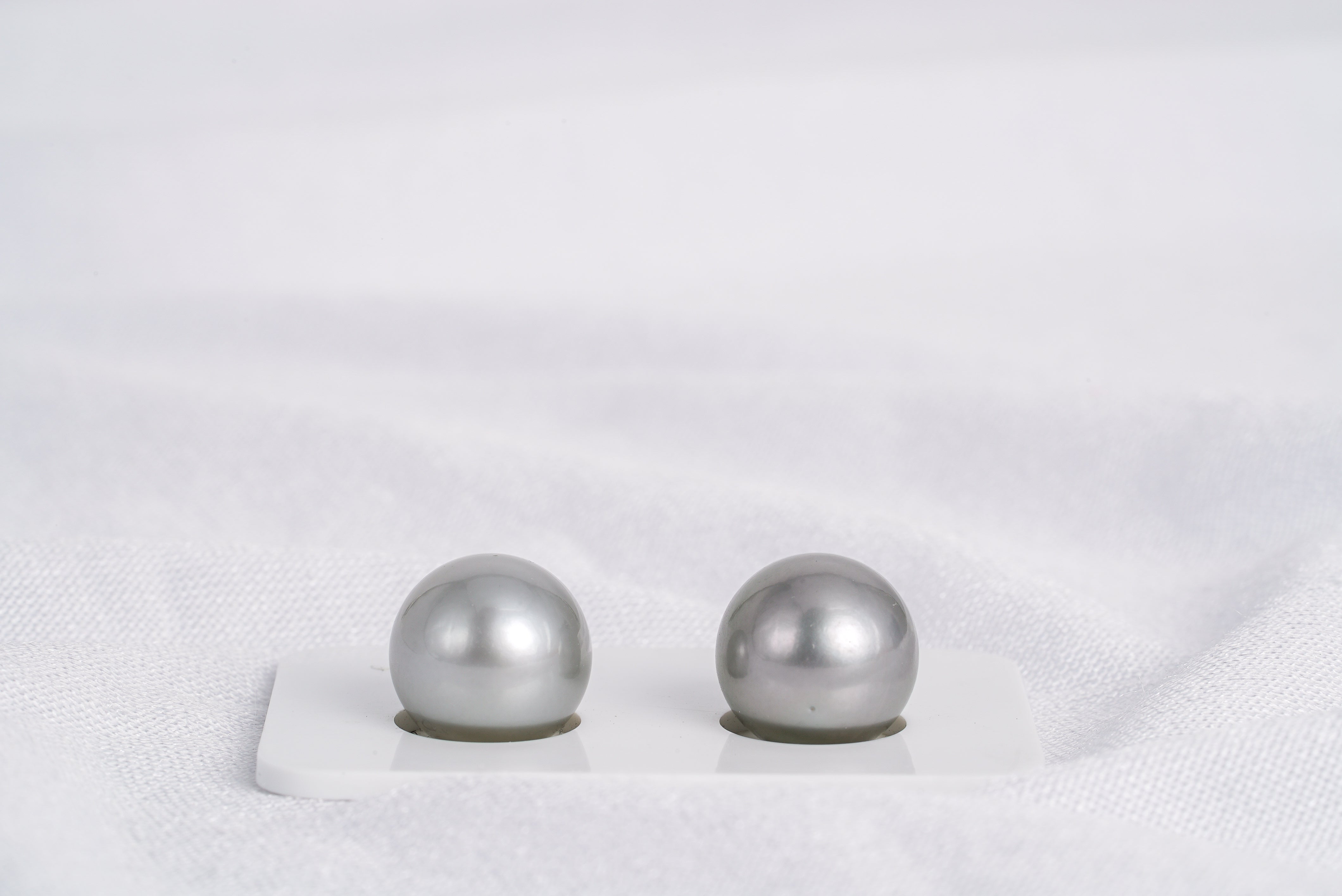Silver Grey Matched Pair - Round 13mm AAA quality Tahitian Pearl - Loose Pearl jewelry wholesale
