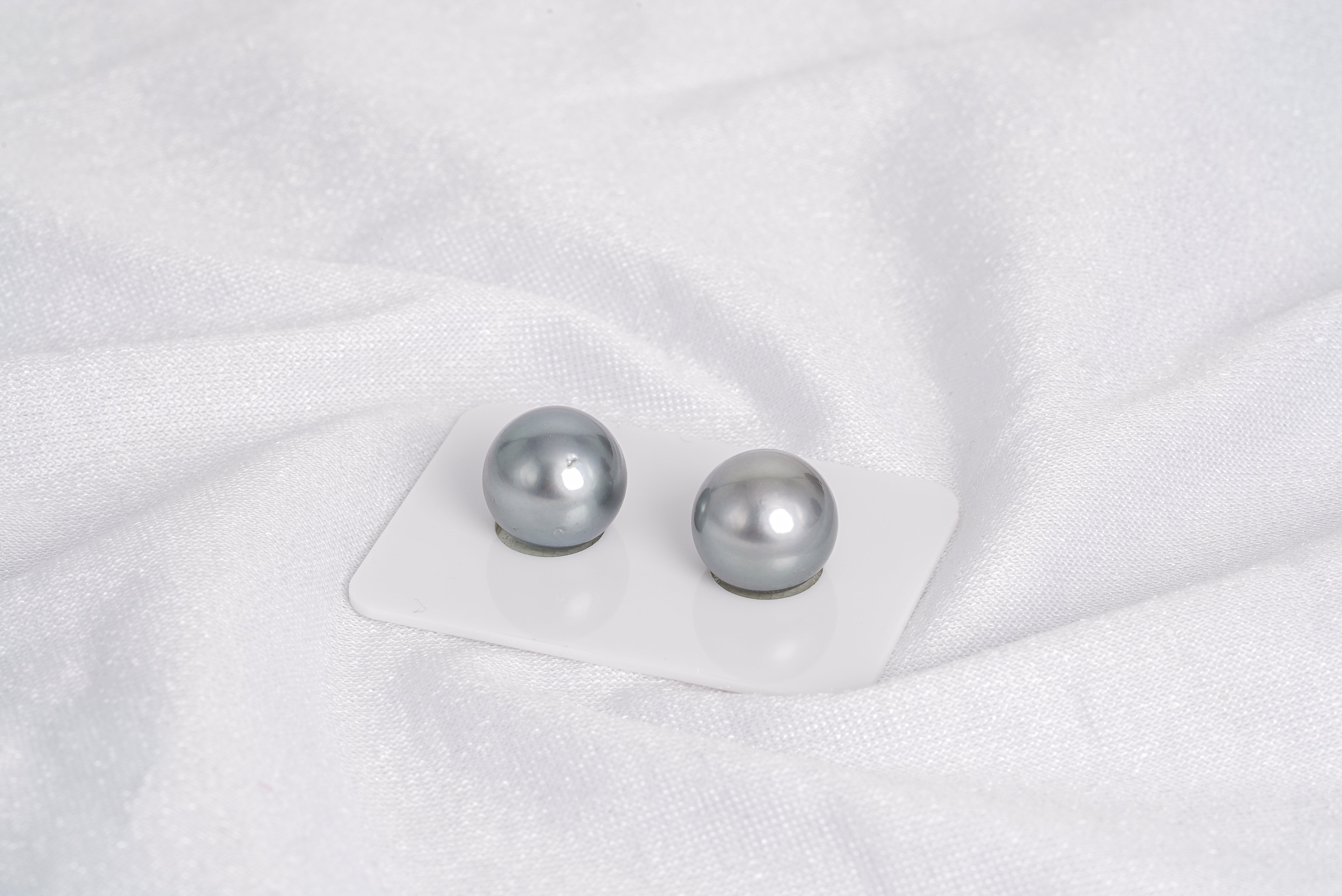Silver Matched Pair - Round 13mm AAA/AA quality Tahitian Pearl - Loose Pearl jewelry wholesale