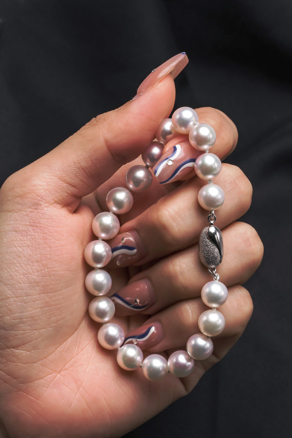 Why do pearl strands have knots in between each pearl?