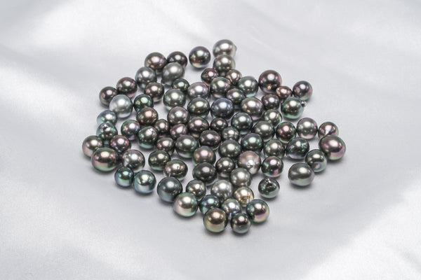 How do Tahitian pearls get their color?