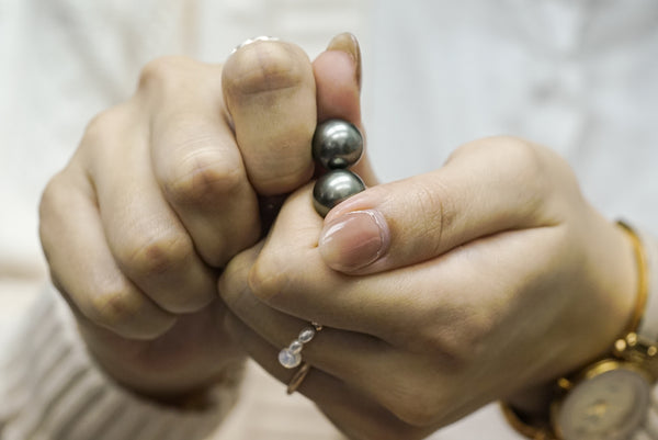 How can you tell a real Tahitian pearl?