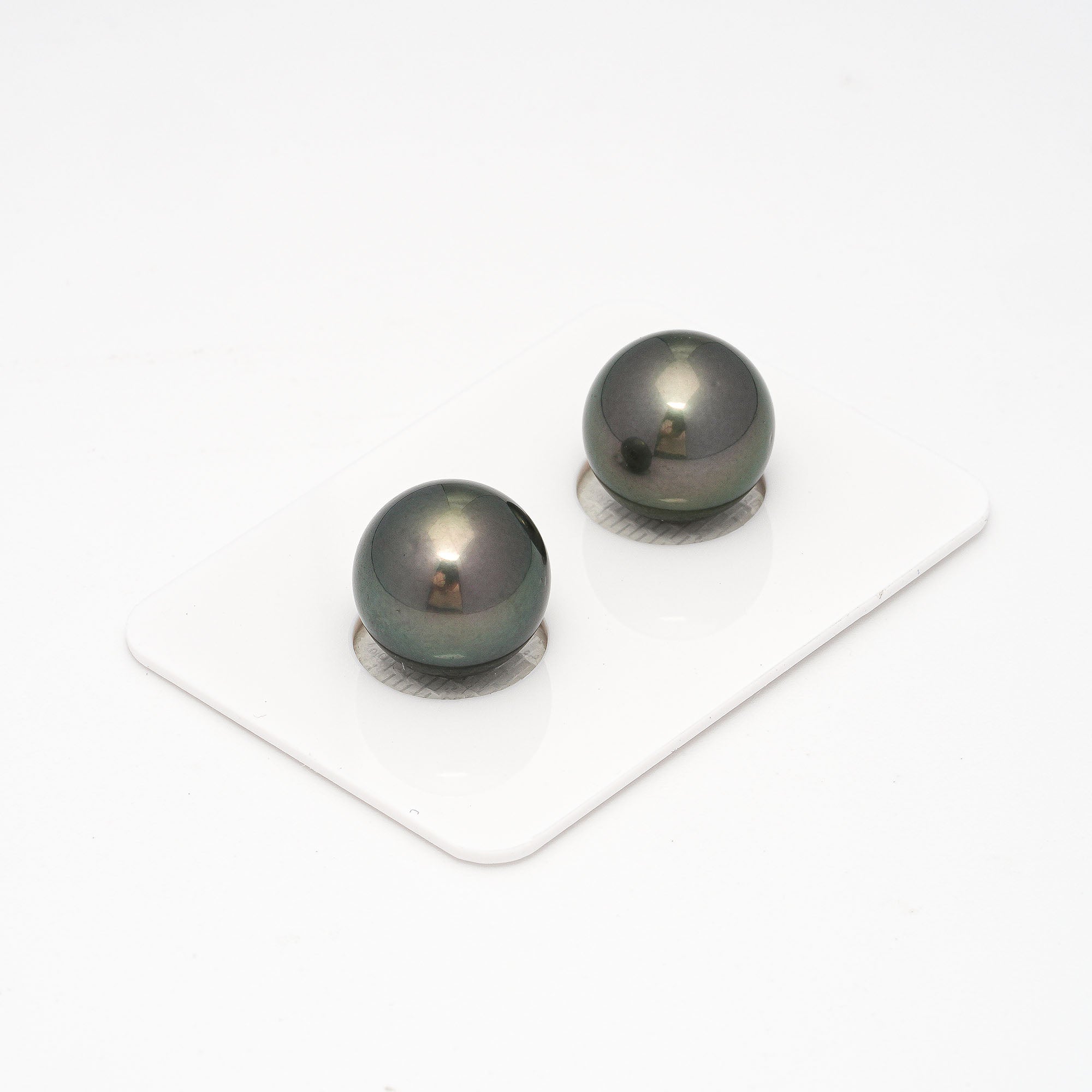 2pcs Light Green 12.3-12.4mm - SR AAA/AA Quality Tahitian Pearl Pair ER1282