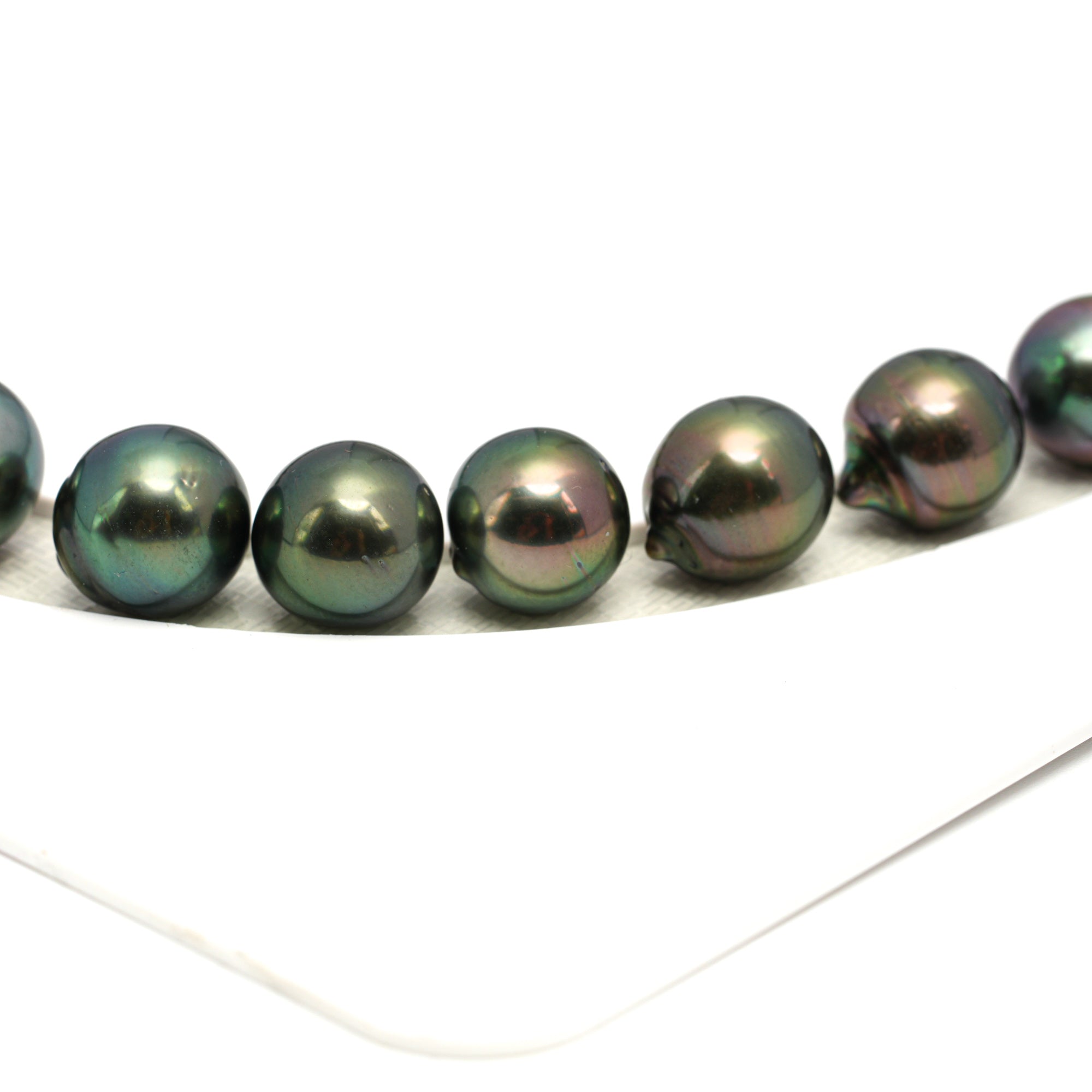 33pcs "High Luster" Peacock Green 11-12mm - SB AAA/AA Quality Tahitian Pearl Necklace NL1647