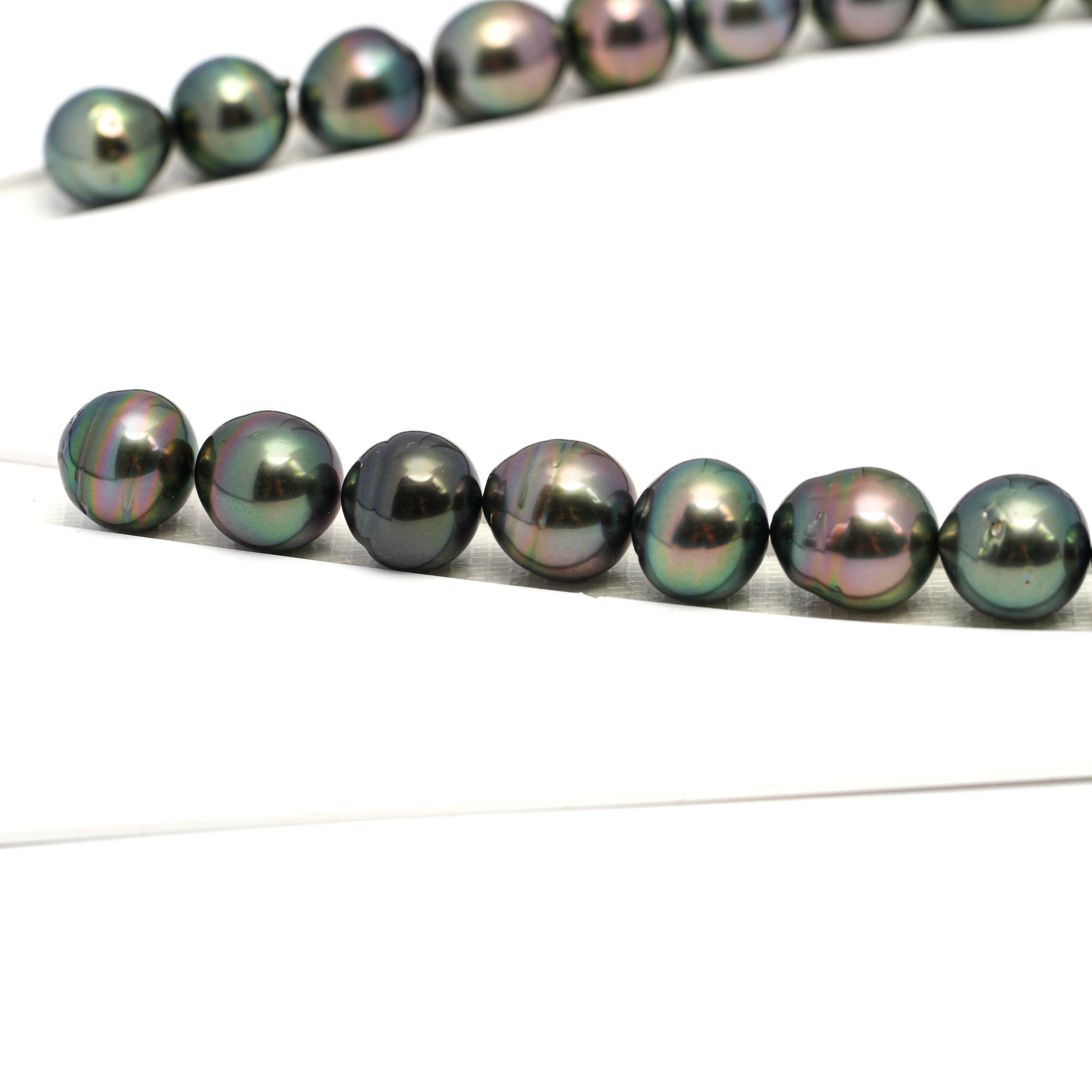 33pcs "High Luster" Peacock Green 11-12mm - SB AAA/AA Quality Tahitian Pearl Necklace NL1647