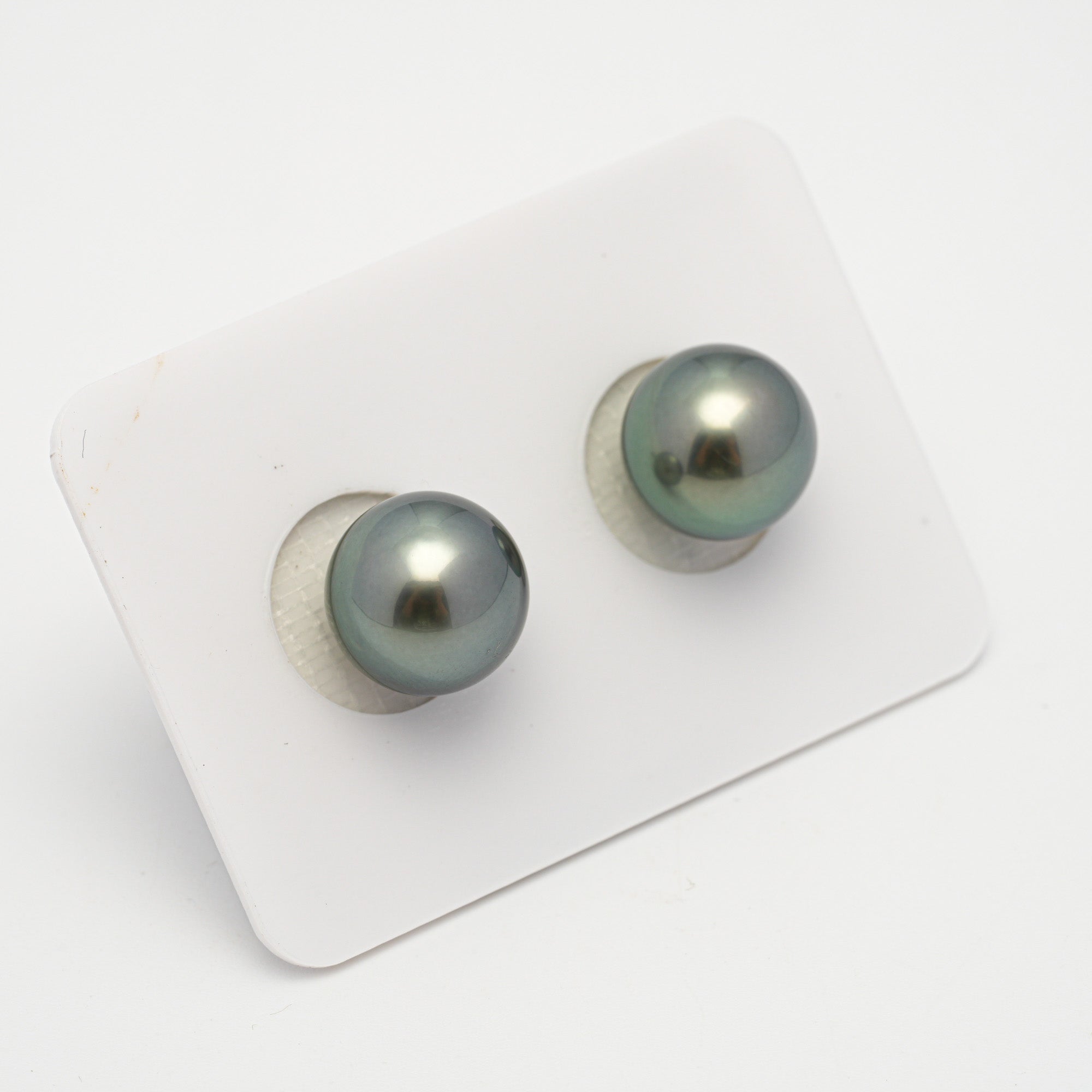 2pcs Green 10.8-10.9mm - NR AAA Quality Tahitian Pearl Pair ER1634 OR11