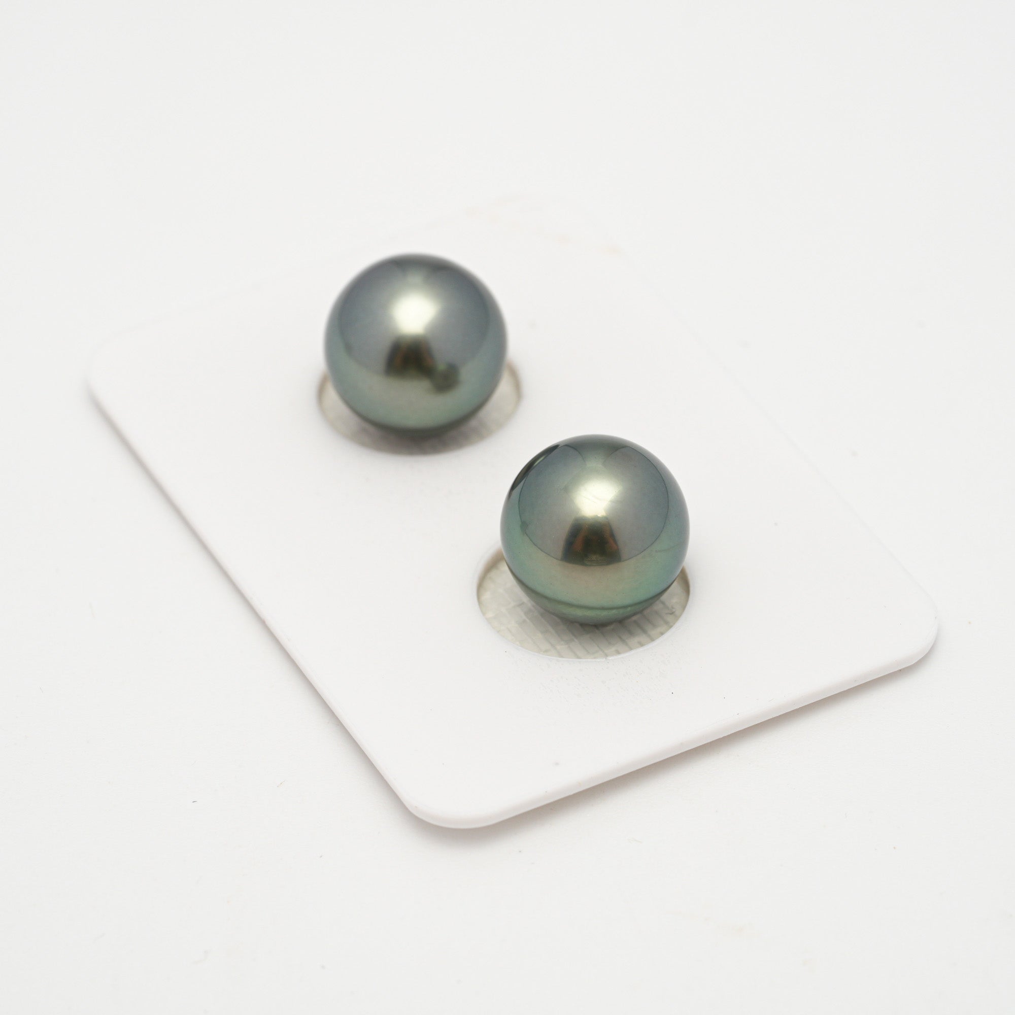 2pcs Green 10.8-10.9mm - NR AAA Quality Tahitian Pearl Pair ER1634 OR11