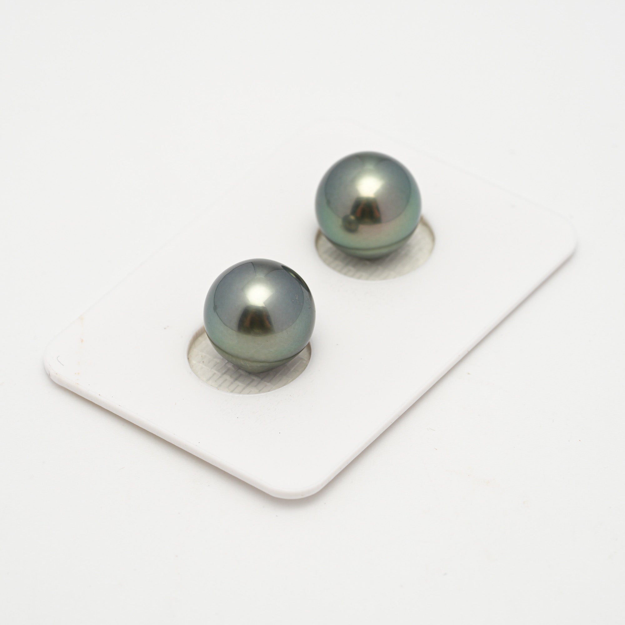 2pcs Green 10.8-10.9mm - NR AAA Quality Tahitian Pearl Pair ER1634 OR11