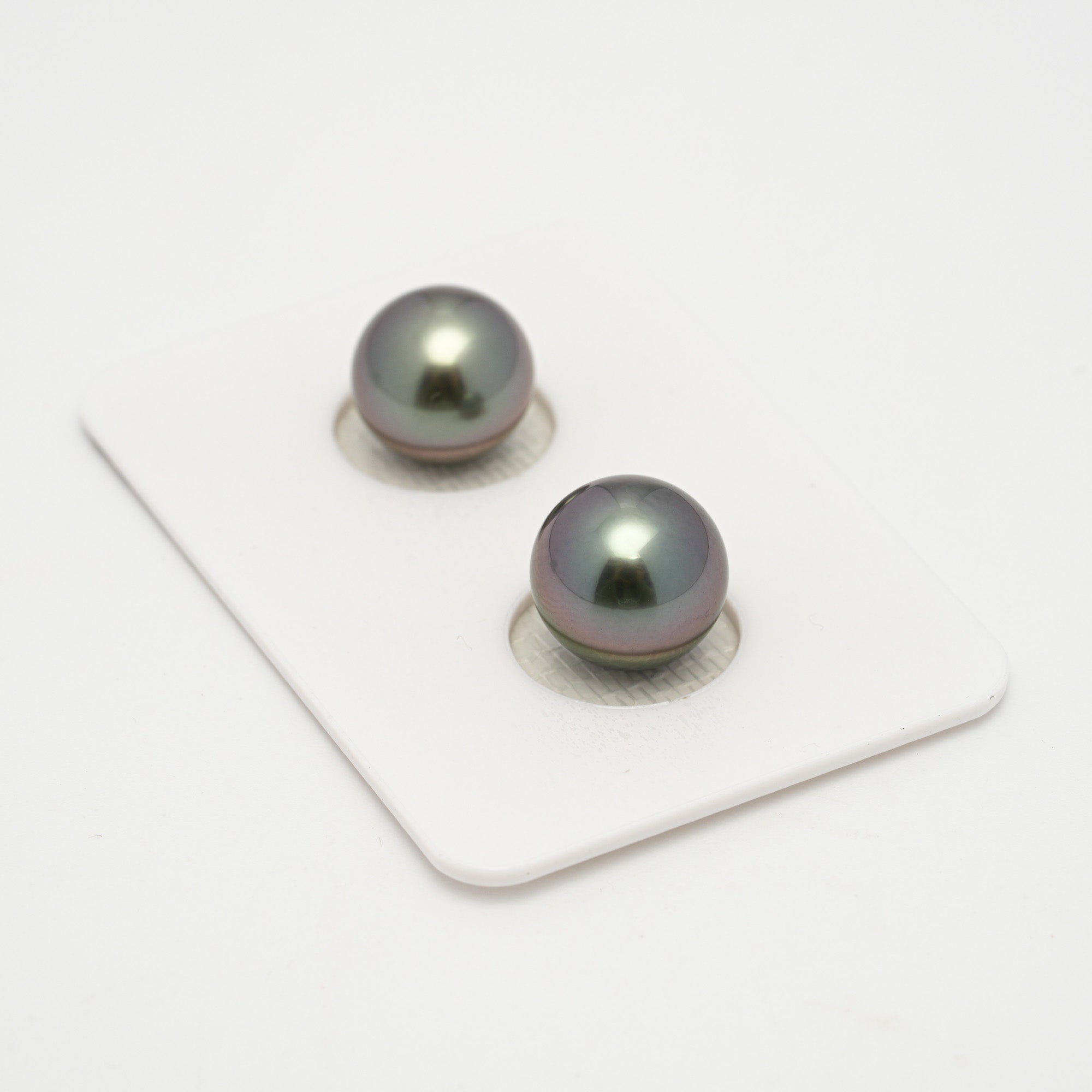 2pcs Aubergine 10.1-10.4mm - SR/NR AAA Quality Tahitian Pearl Pair ER1640 OR11