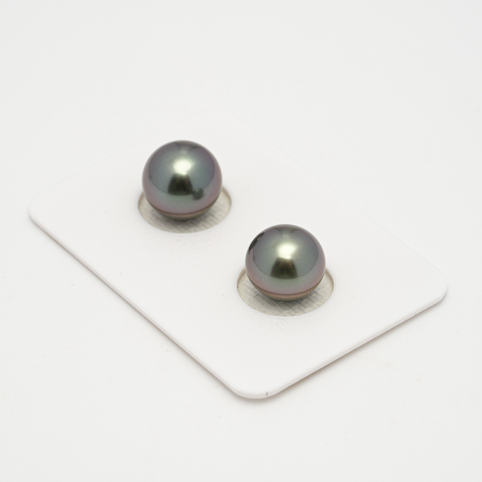 2pcs Aubergine 10.1-10.4mm - SR/NR AAA Quality Tahitian Pearl Pair ER1640 OR11