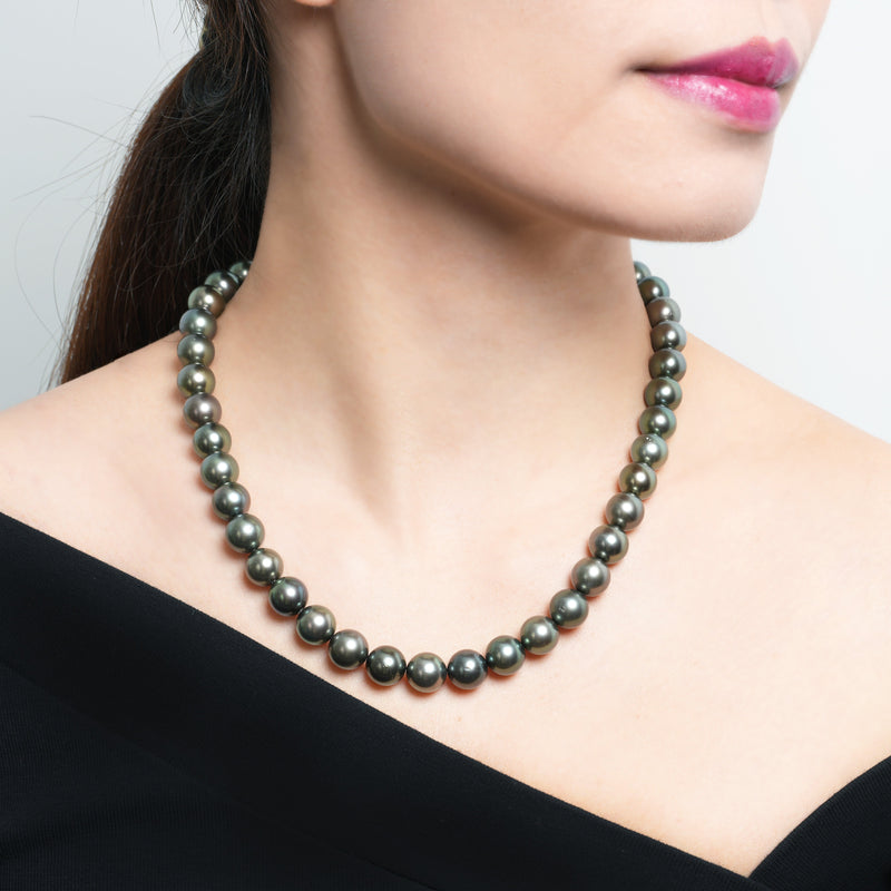 Exquisite Tahitian Pearl Necklace with 42 Handpicked Green Pearls. ref:SHM1008 CMCS1