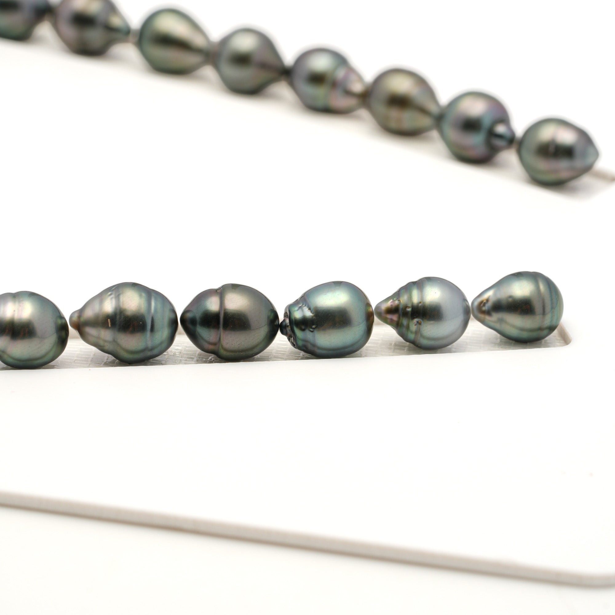 35pcs Light Green 8-11mm - SB/CL AAA Quality Tahitian Pearl Necklace NL1793 LP4