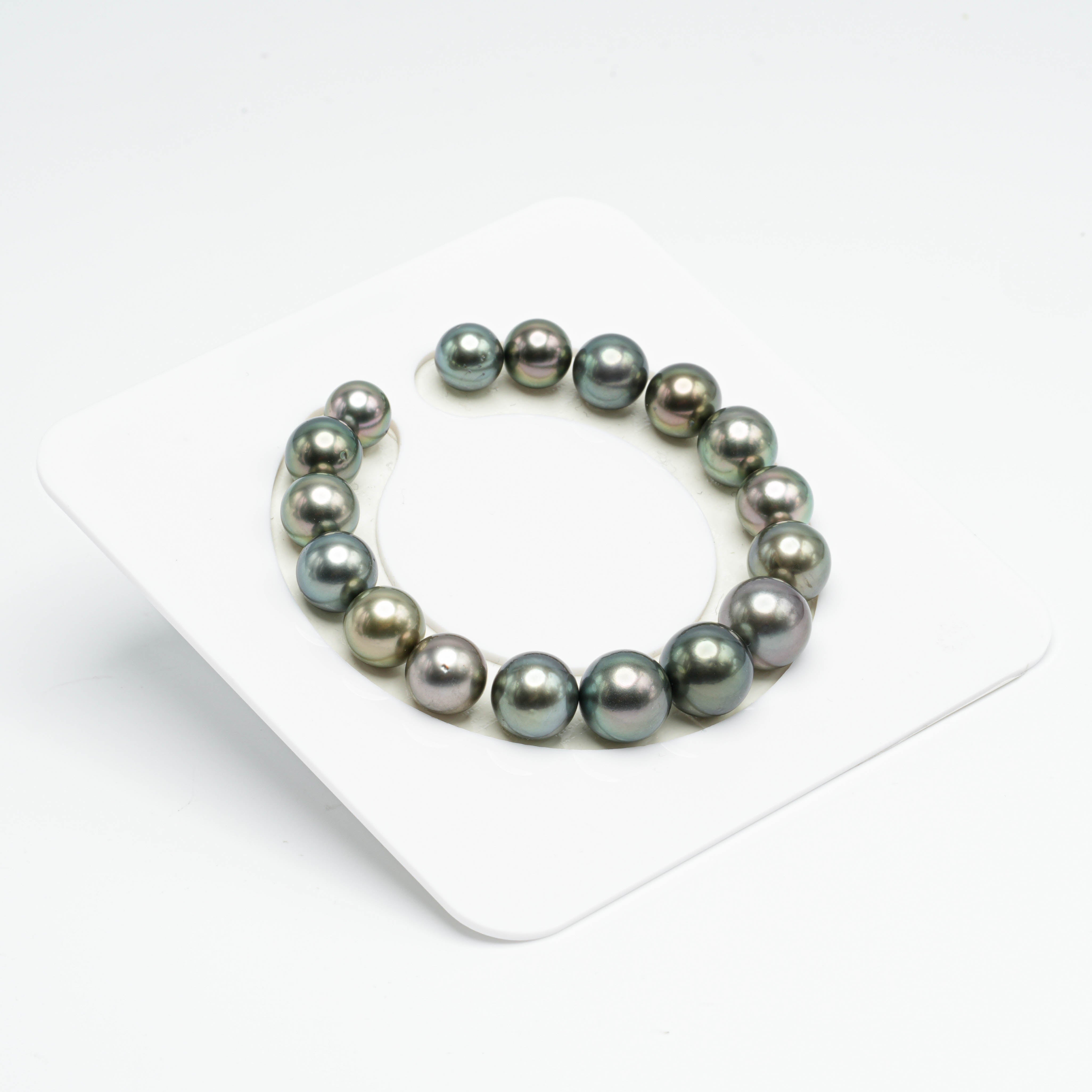 17pcs Green Mix 8-11mm - RSR AAA/AA Quality Tahitian Pearl Bracelet BR1641