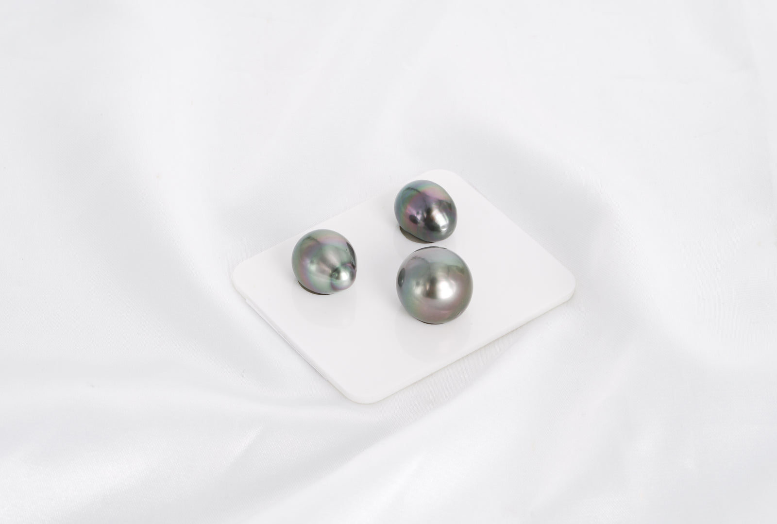 2pcs Green 9.4-9.6mm - NR aaa/aa Quality Tahitian Pearl Trio Set ER446 good